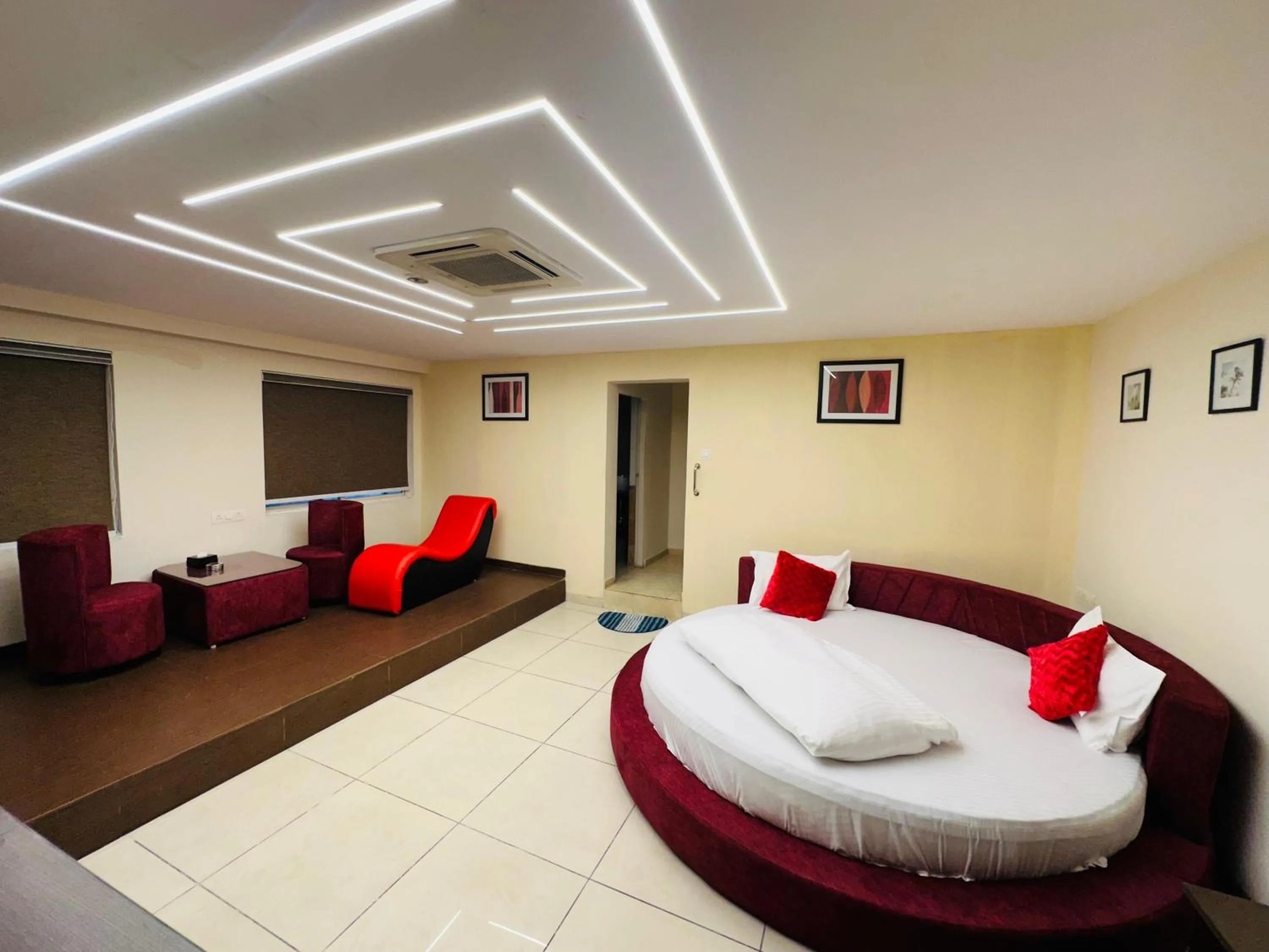 Bed in Aundh Elite Stay