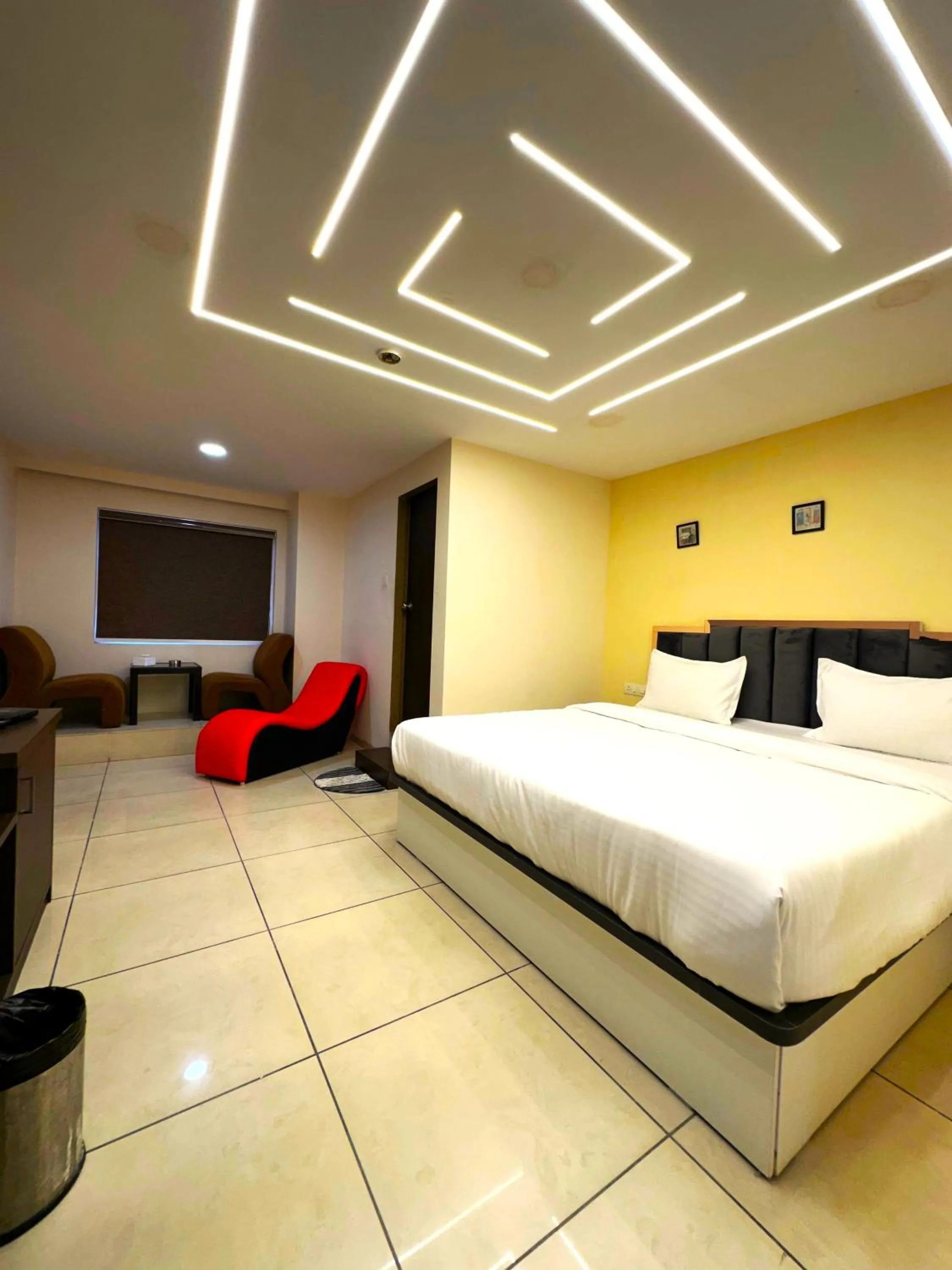 Bed in Aundh Elite Stay