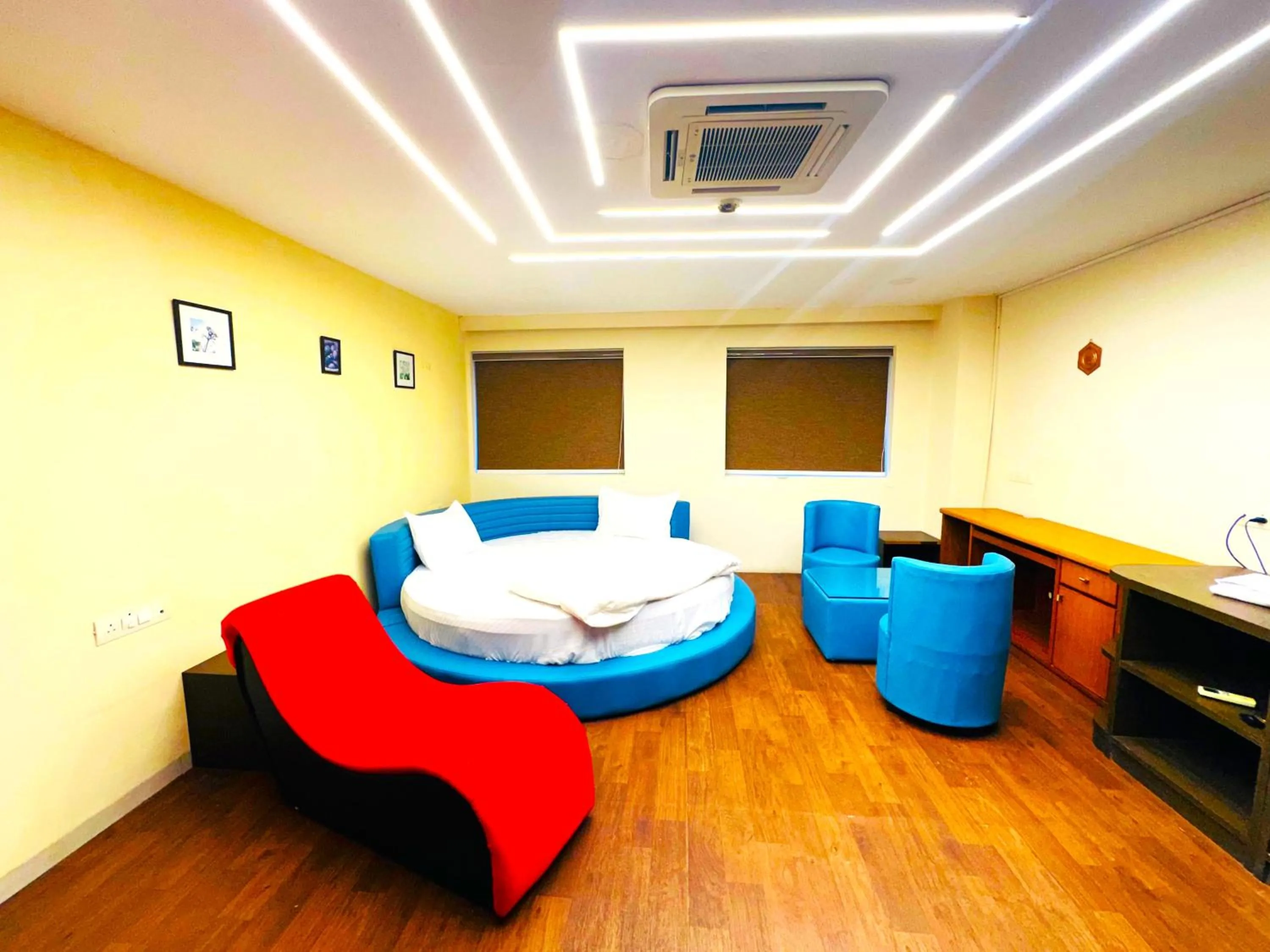Bed in Aundh Elite Stay