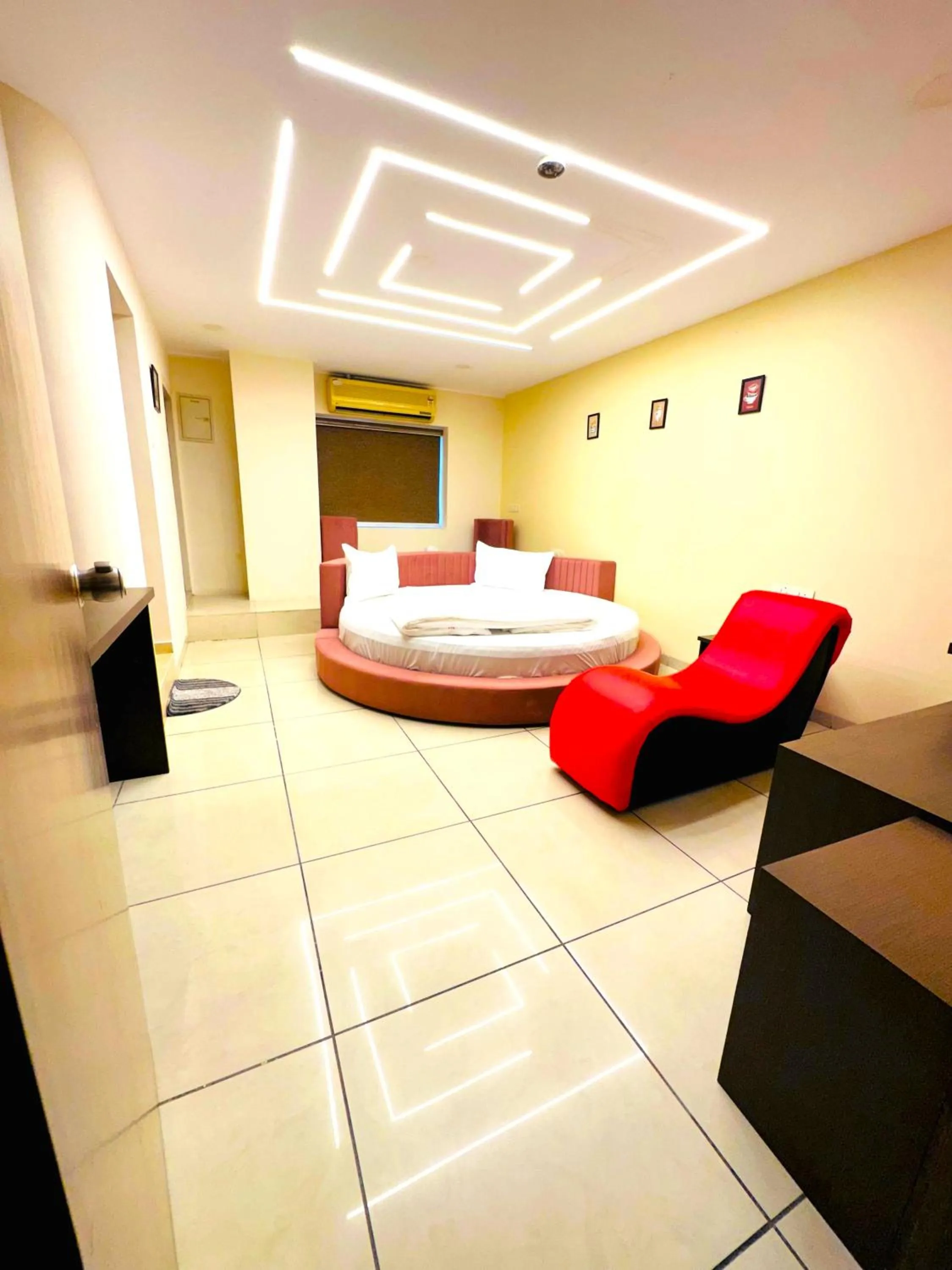 Bed in Aundh Elite Stay