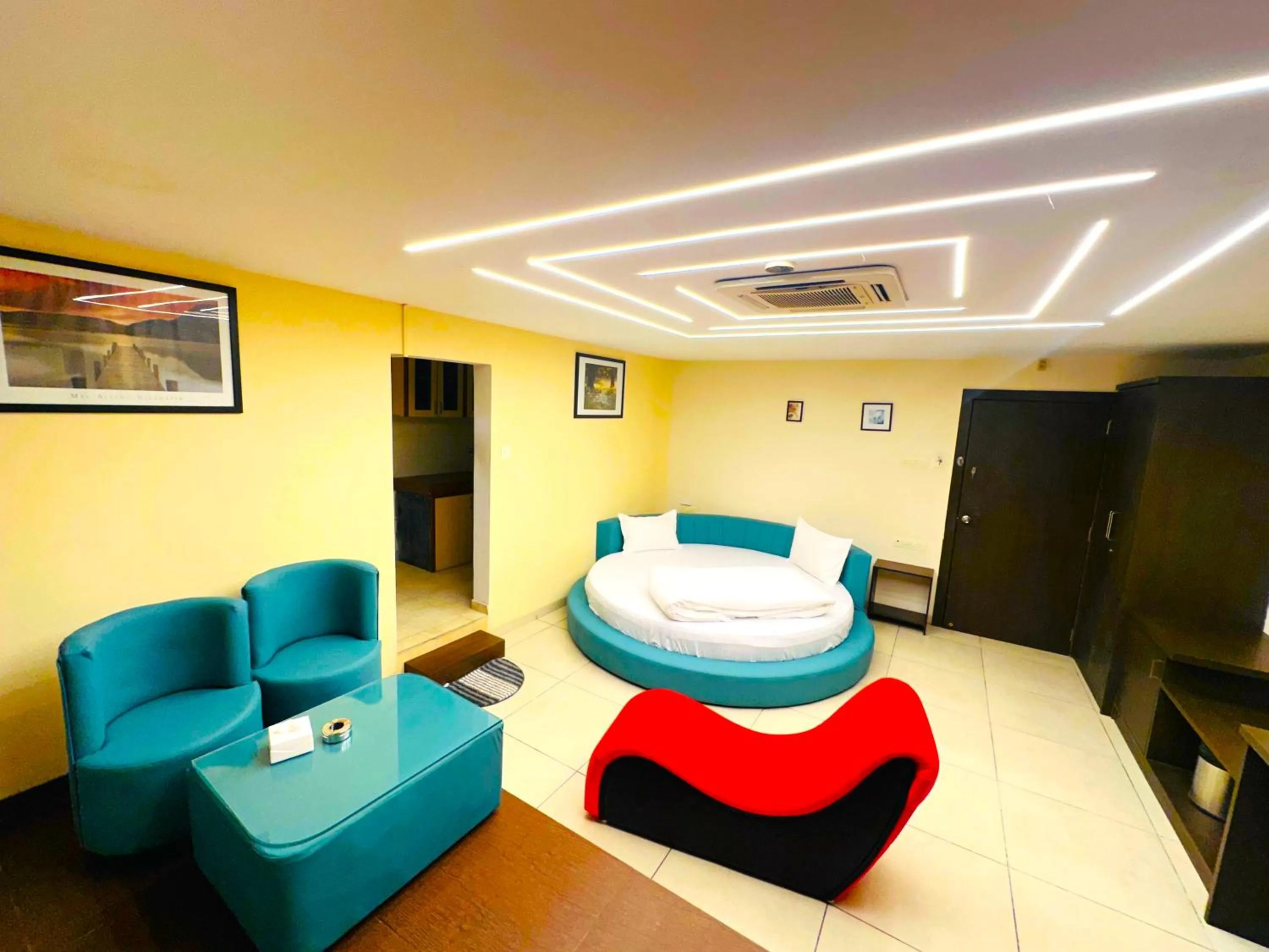 Bed in Aundh Elite Stay