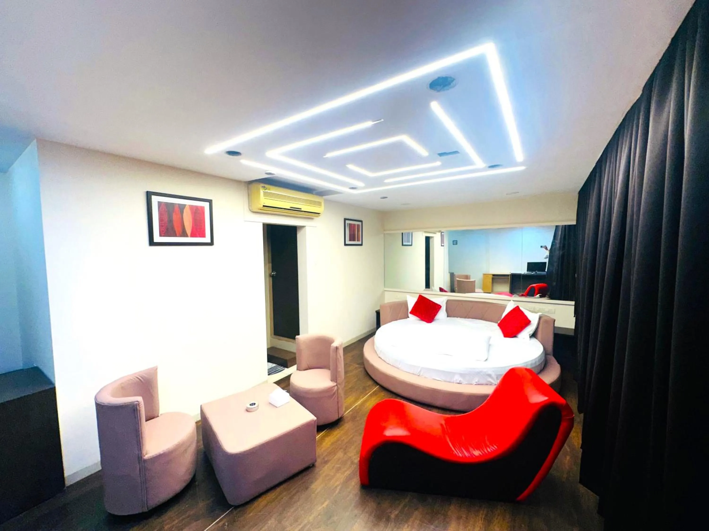 Bed in Aundh Elite Stay