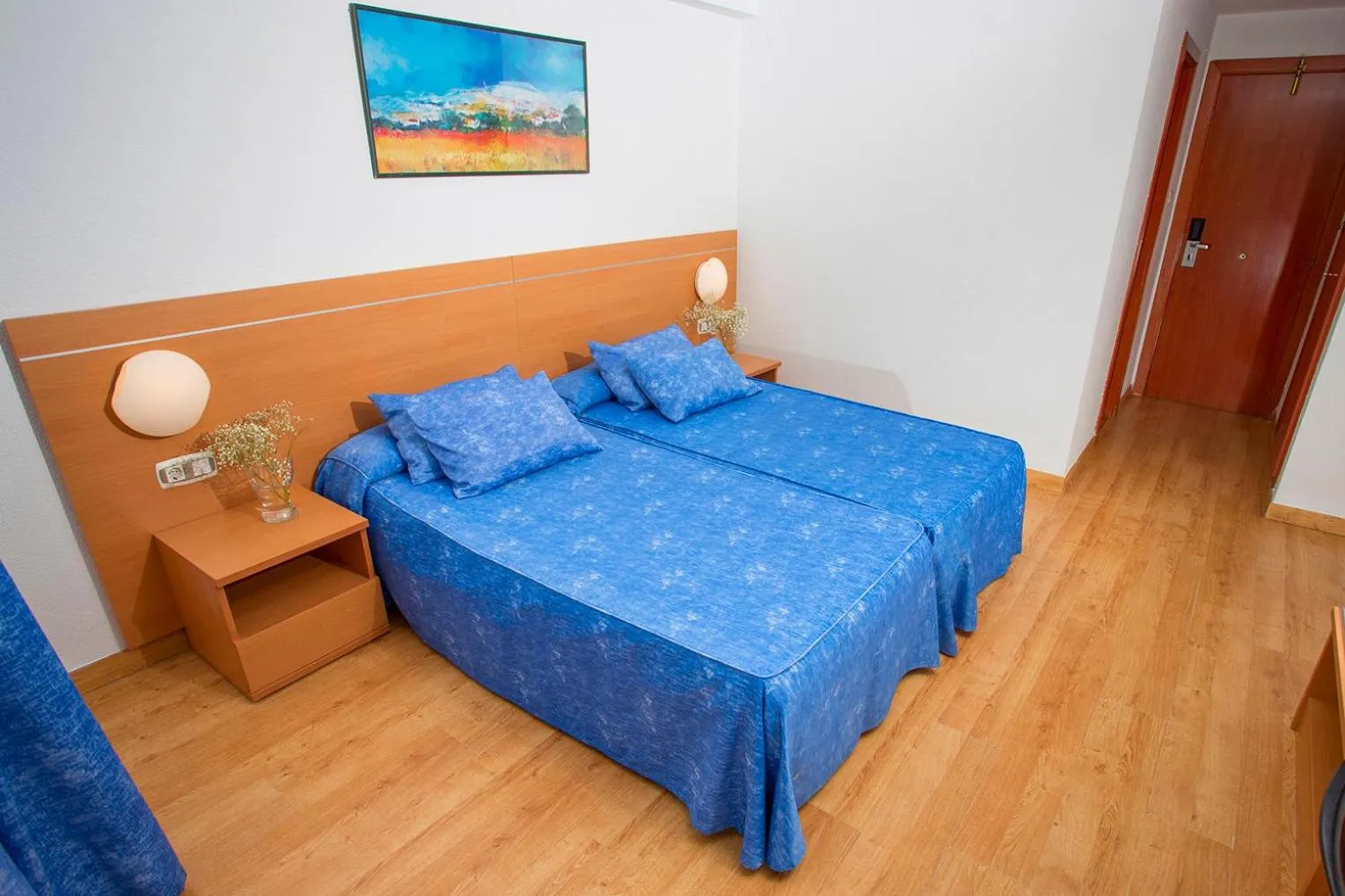 Photo of the whole room, Bed in Gandia Playa