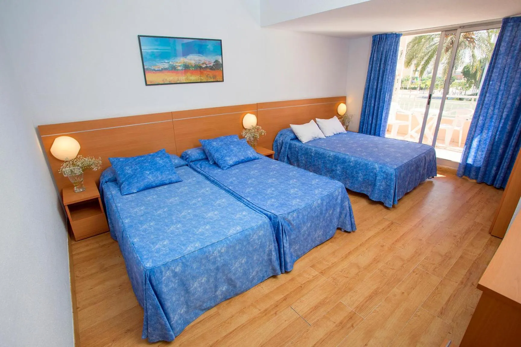 Photo of the whole room, Bed in Gandia Playa