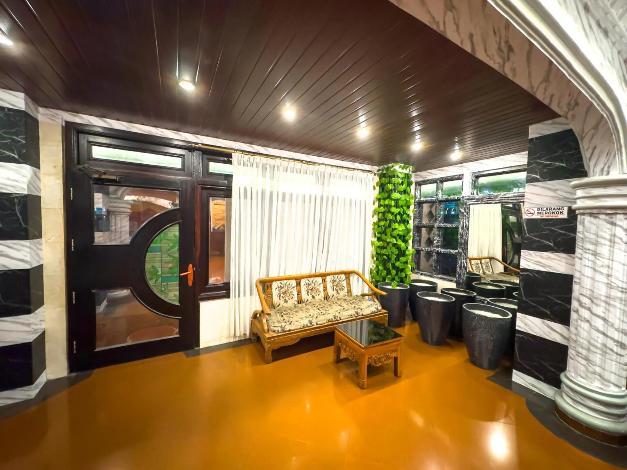 TV and multimedia in Hotel Grand Bandara