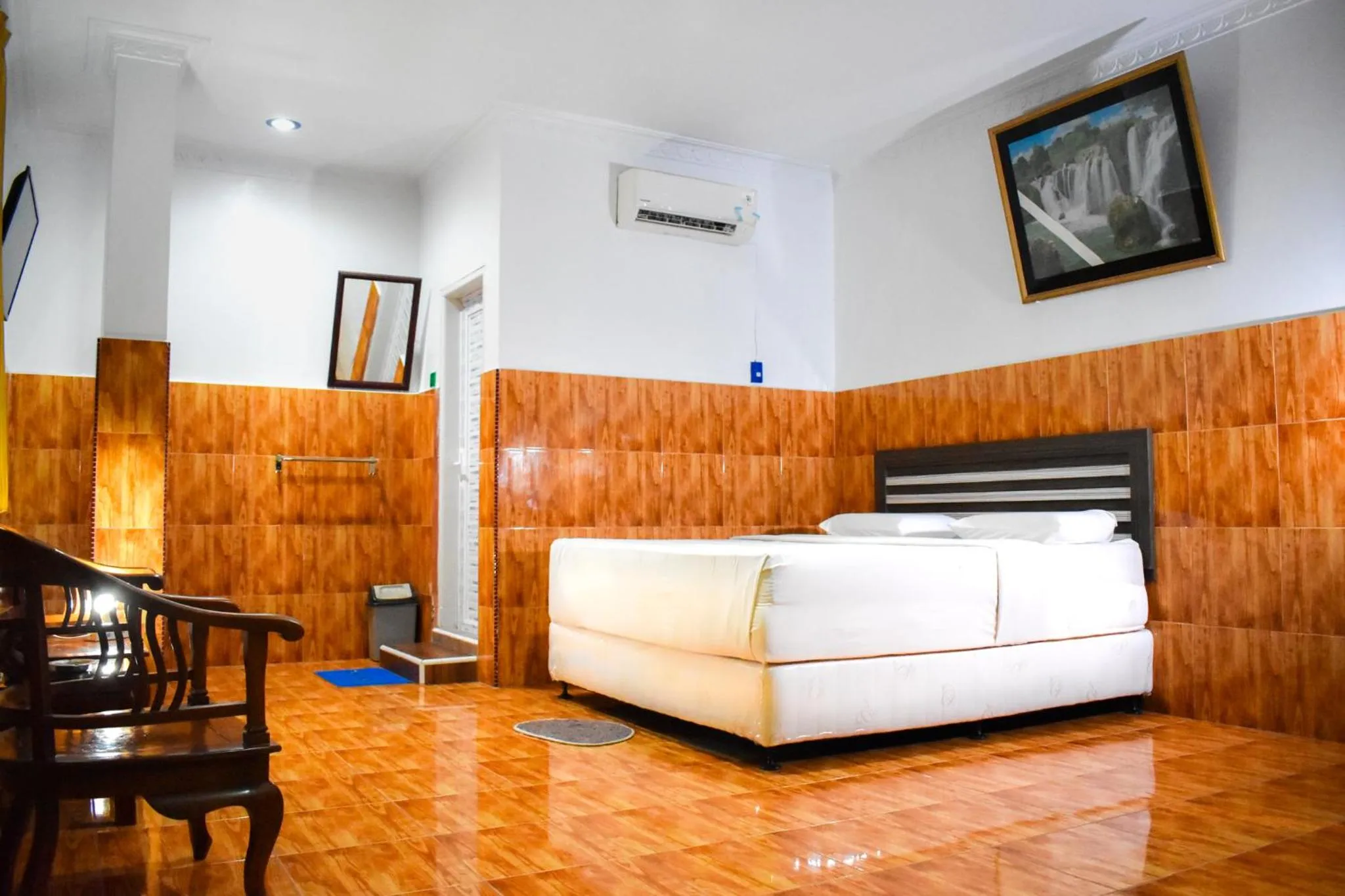 Bed in Hotel Grand Bandara