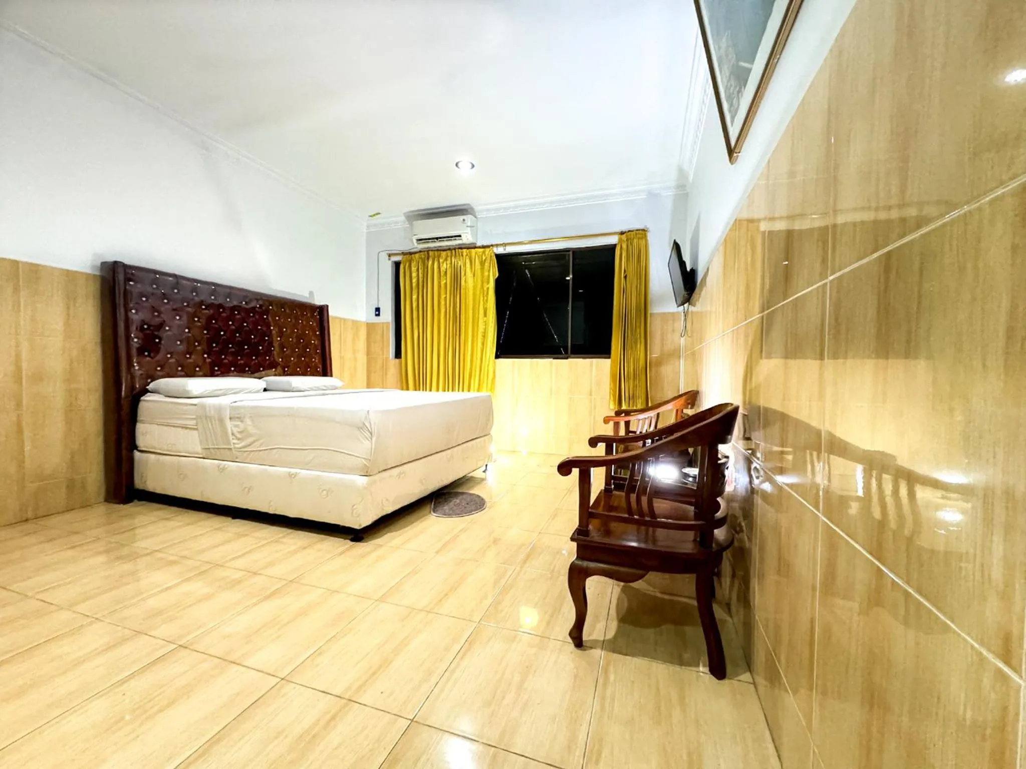 Bed in Hotel Grand Bandara