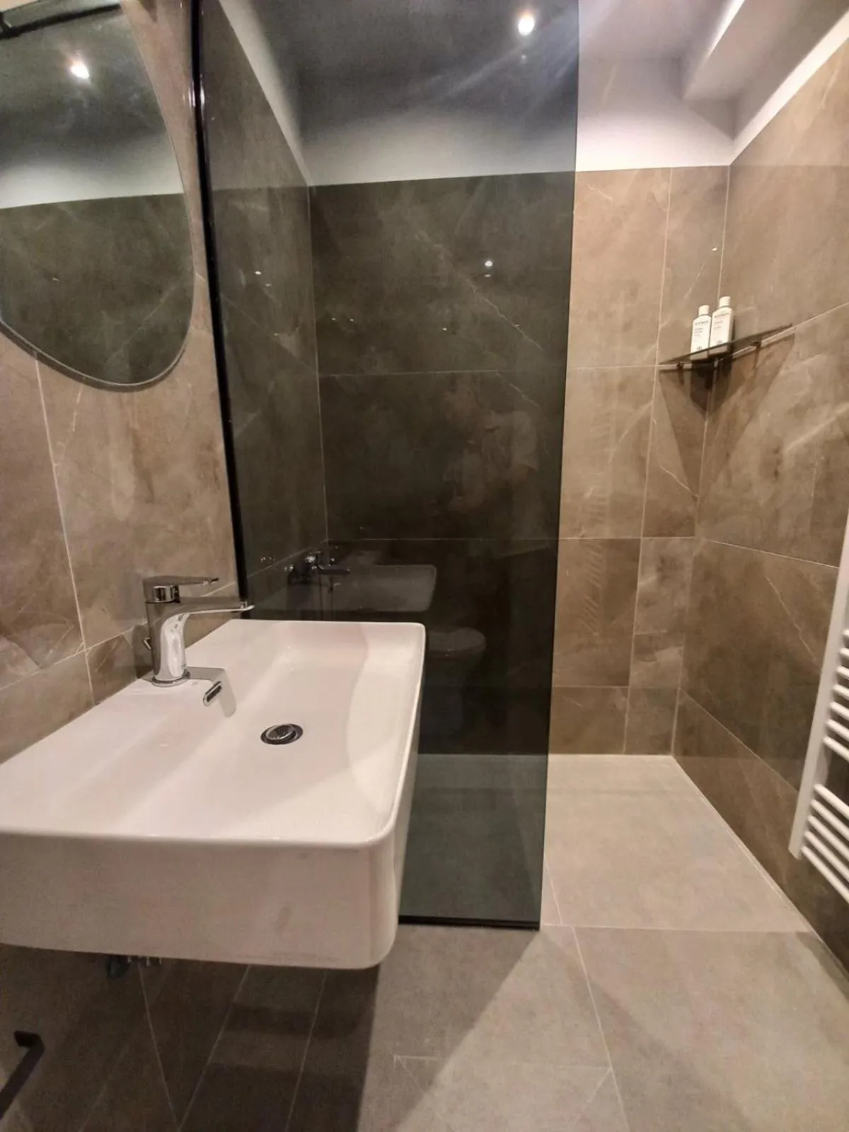 Shower in AK Apartments Ioa
