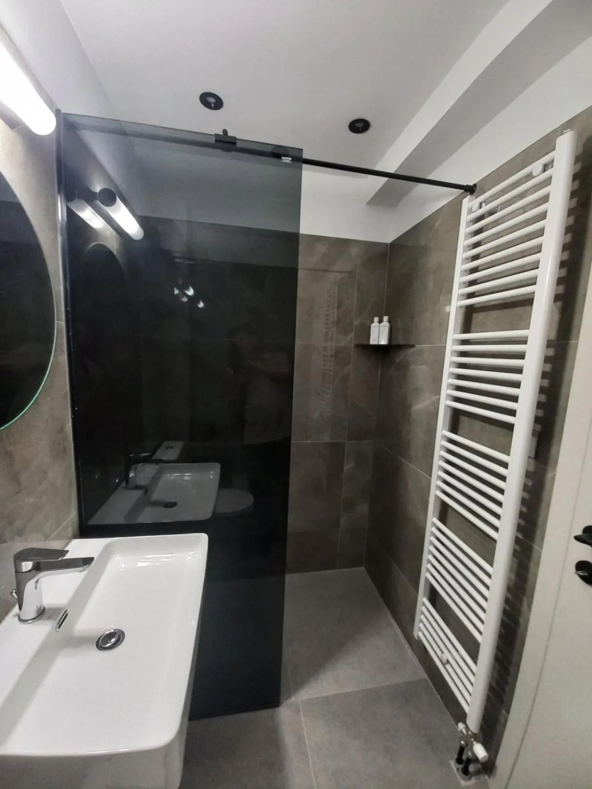 Shower in AK Apartments Ioa