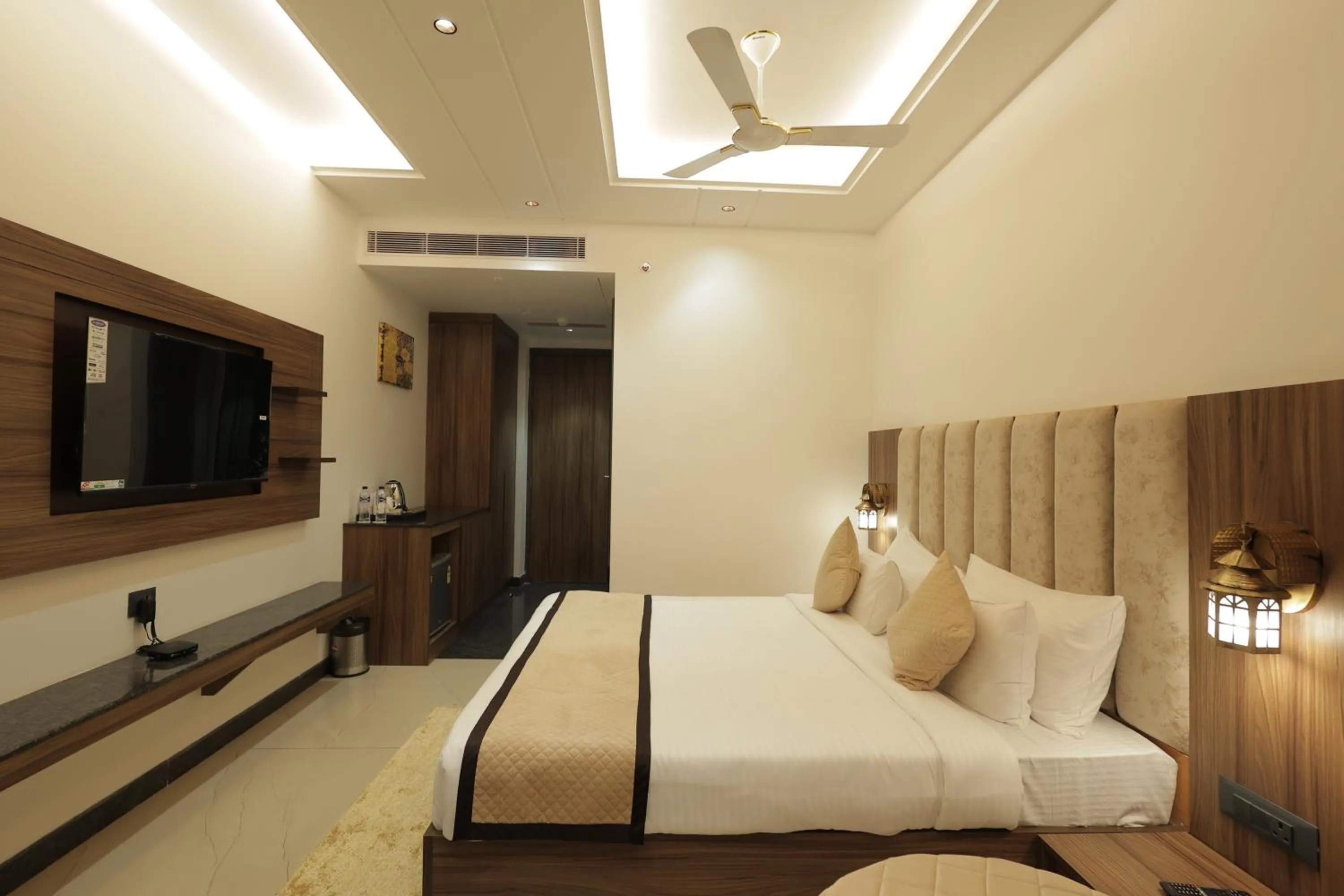 Bedroom, Bed in SNJ Taj Grand