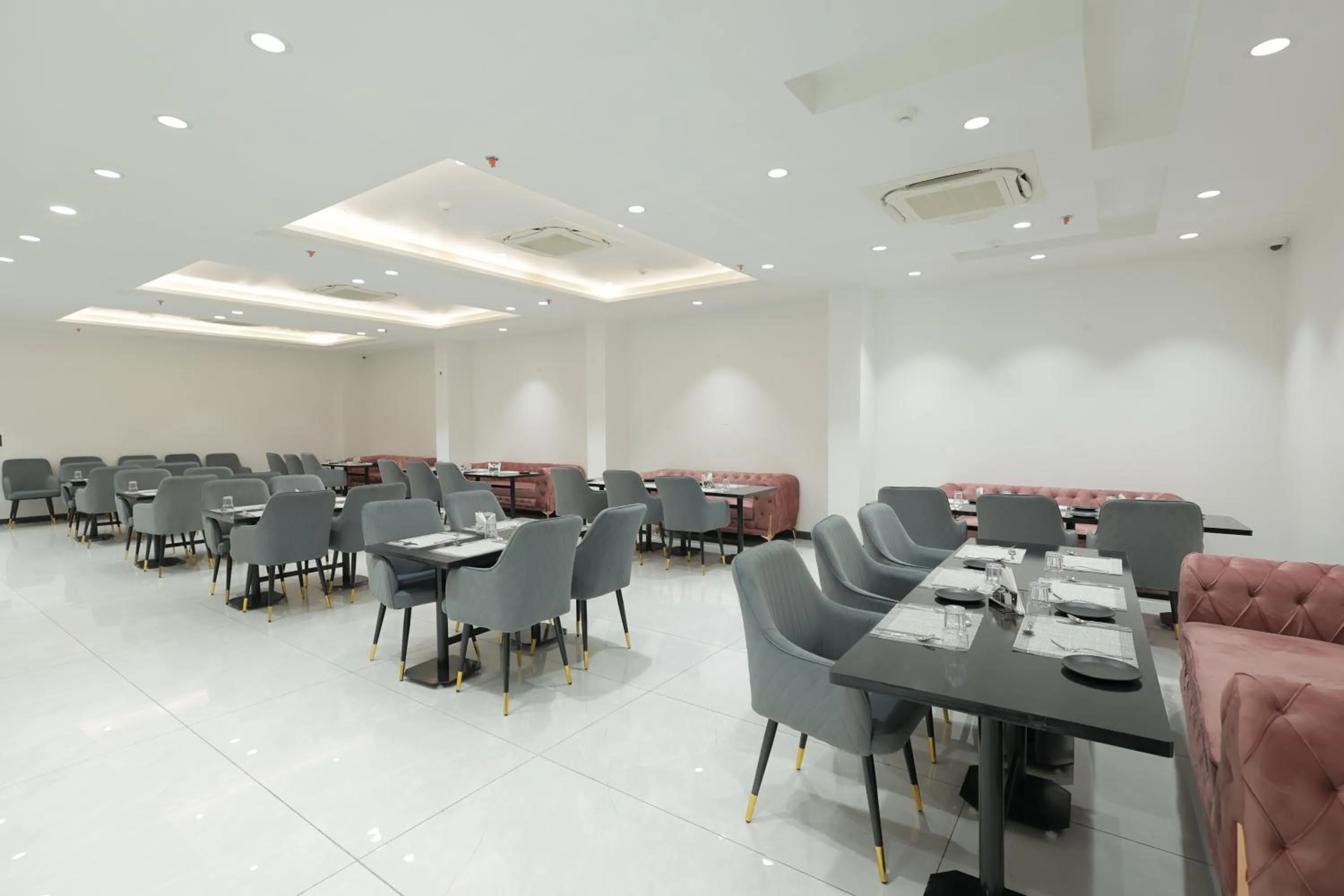 Restaurant/places to eat in SNJ Taj Grand