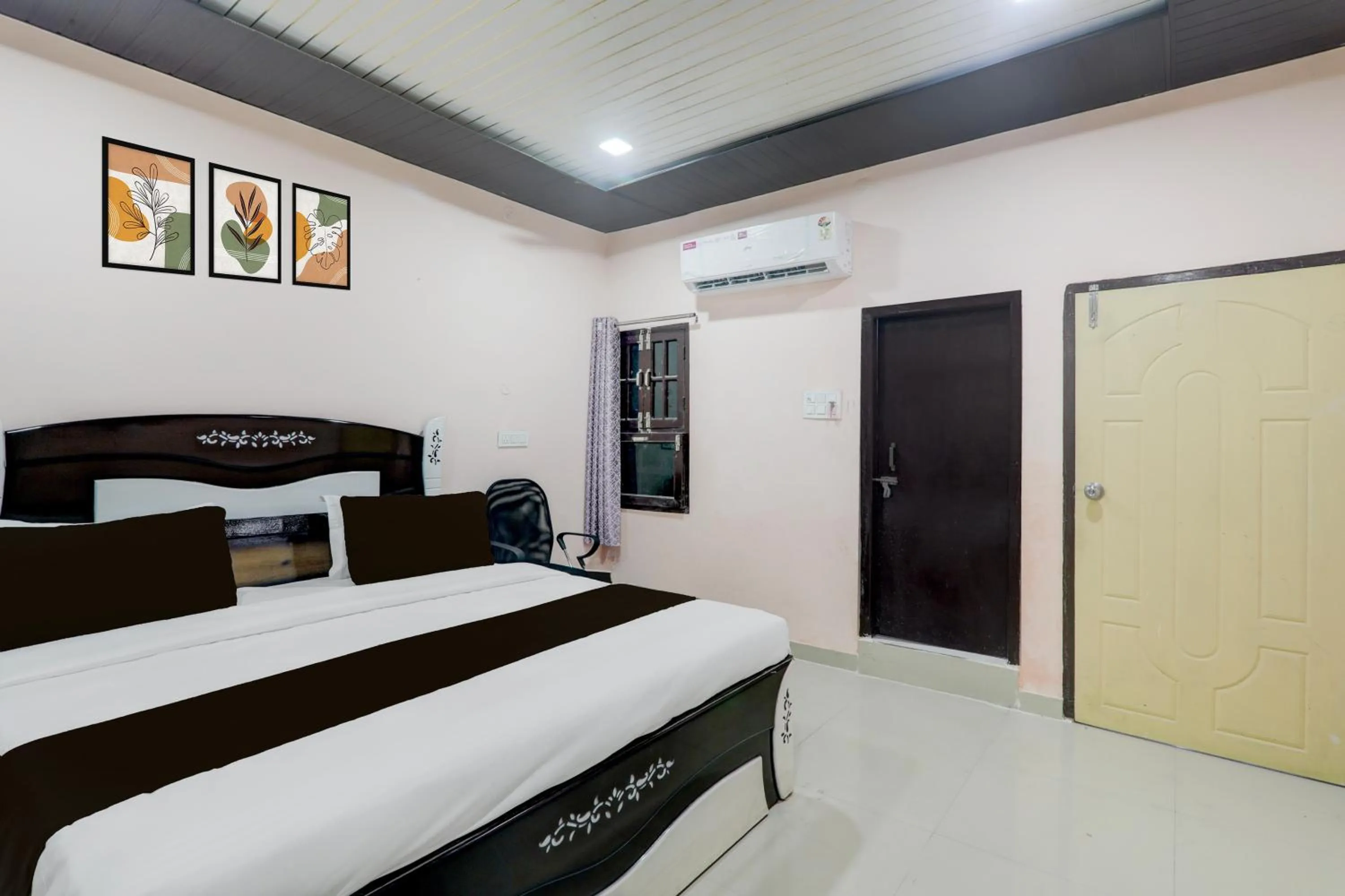 Super Hotel O Shri Buddheshwar Temple Lucknow