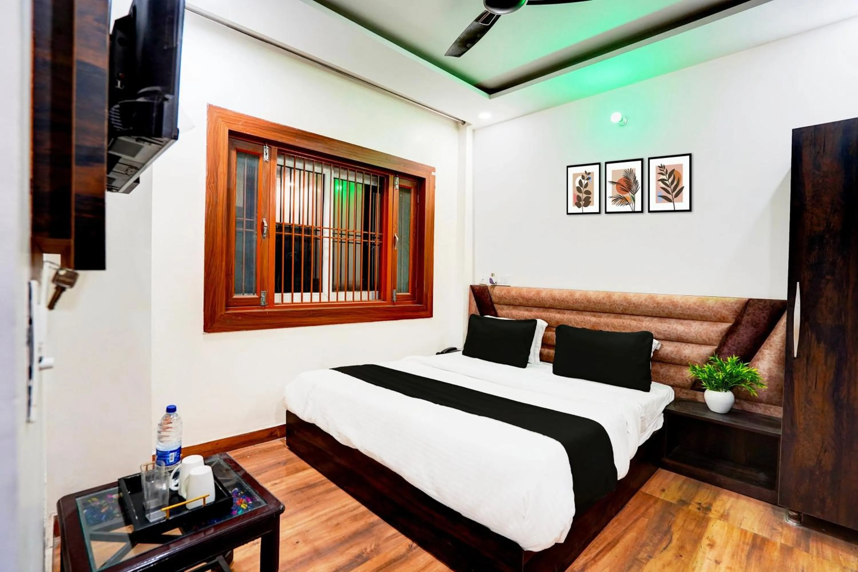 Bedroom, Bed in HOTEL O BONJOUR .INN NEAR CROWN PLAZA