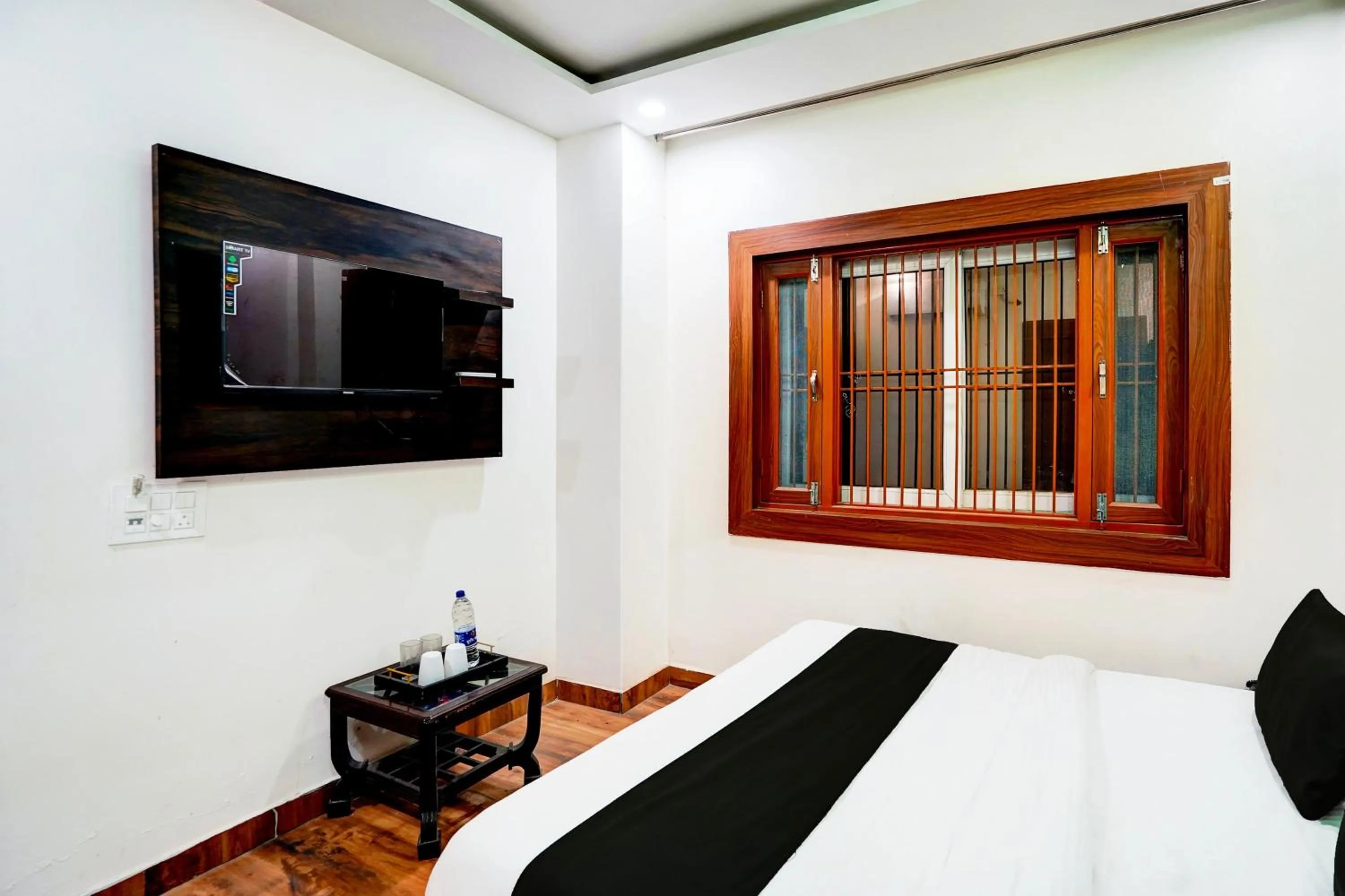 Bedroom in HOTEL O BONJOUR .INN NEAR CROWN PLAZA