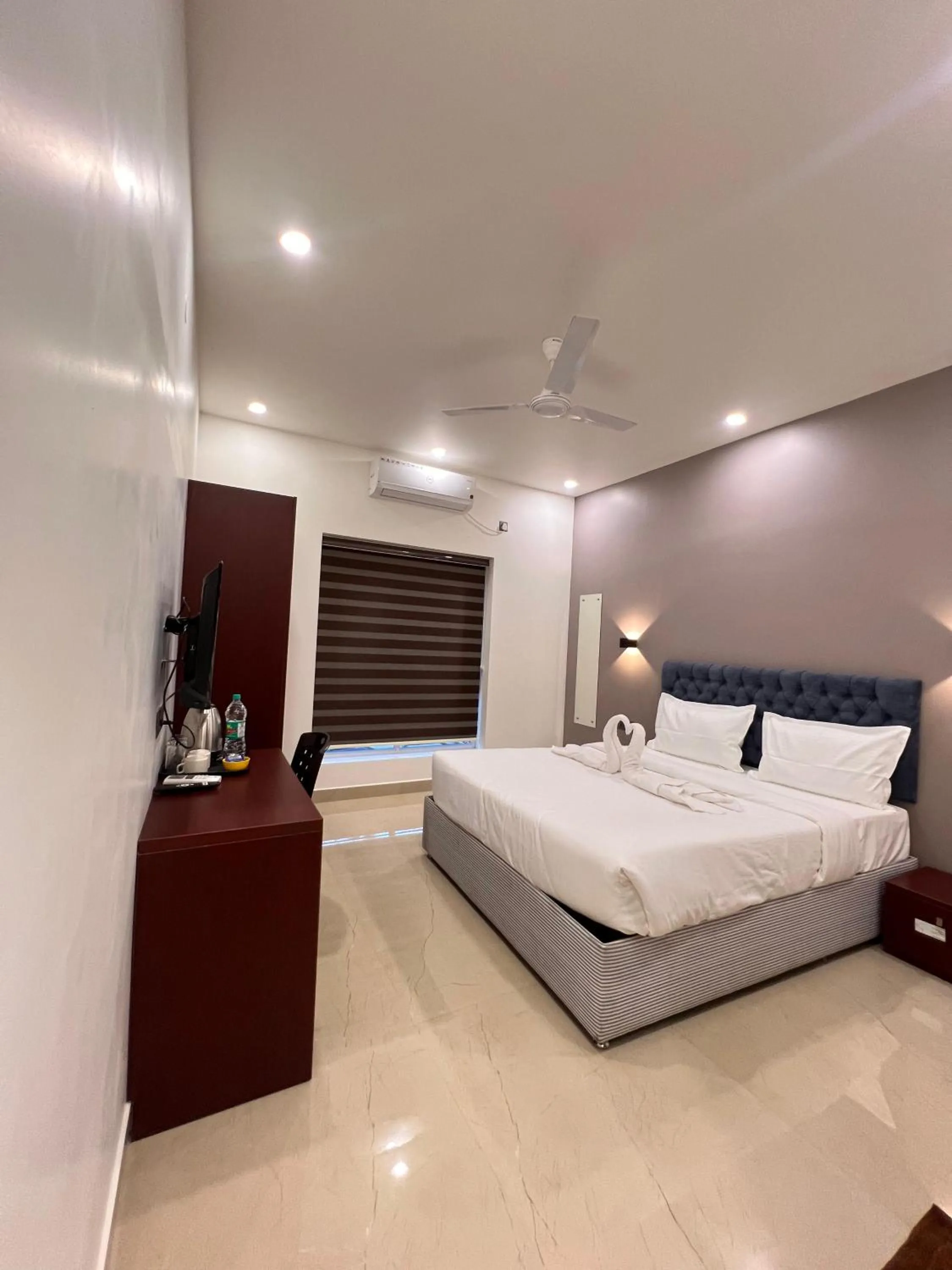 Bedroom, Bed in The Lotaz Hotel