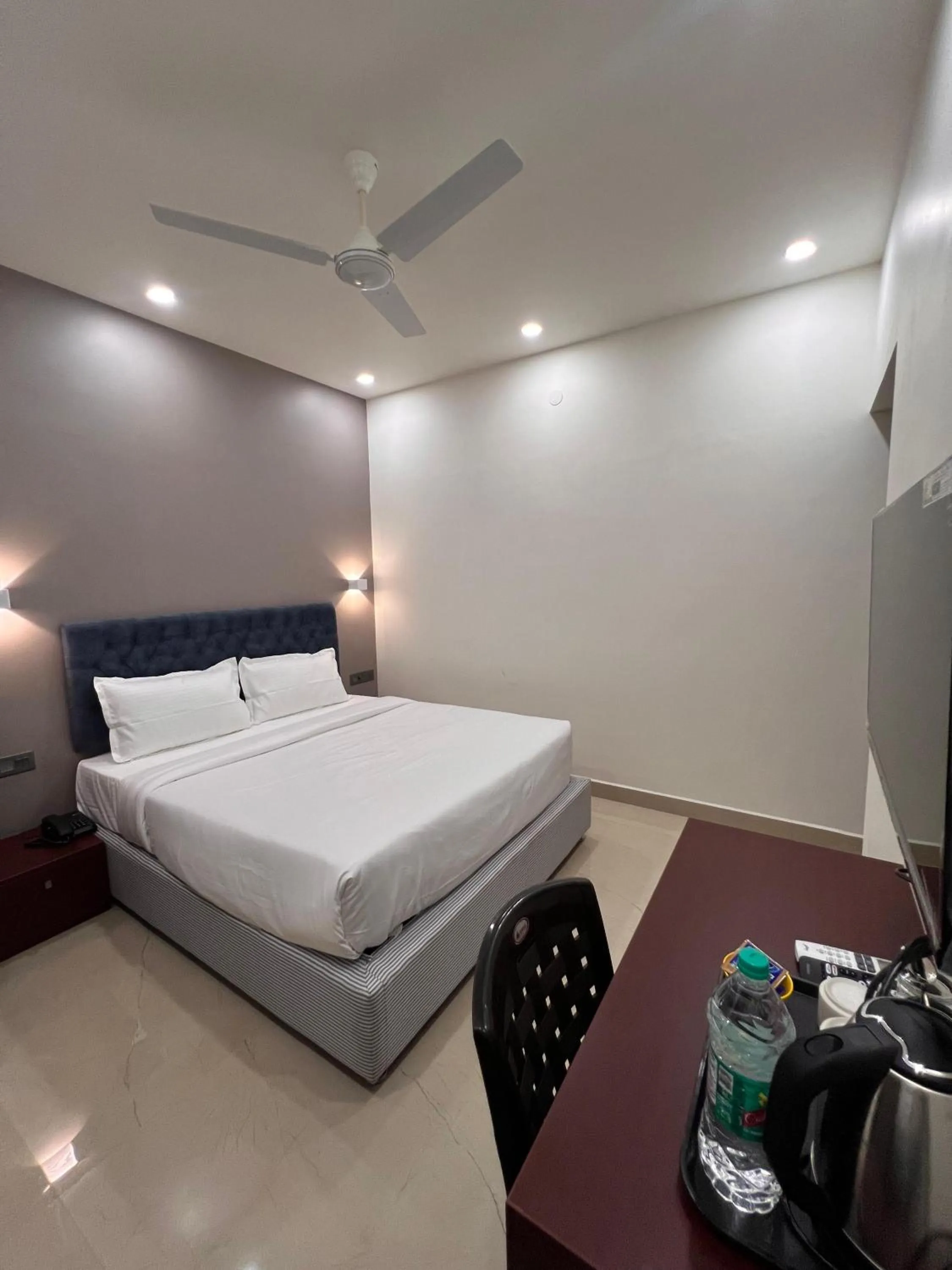 Bedroom, Bed in The Lotaz Hotel