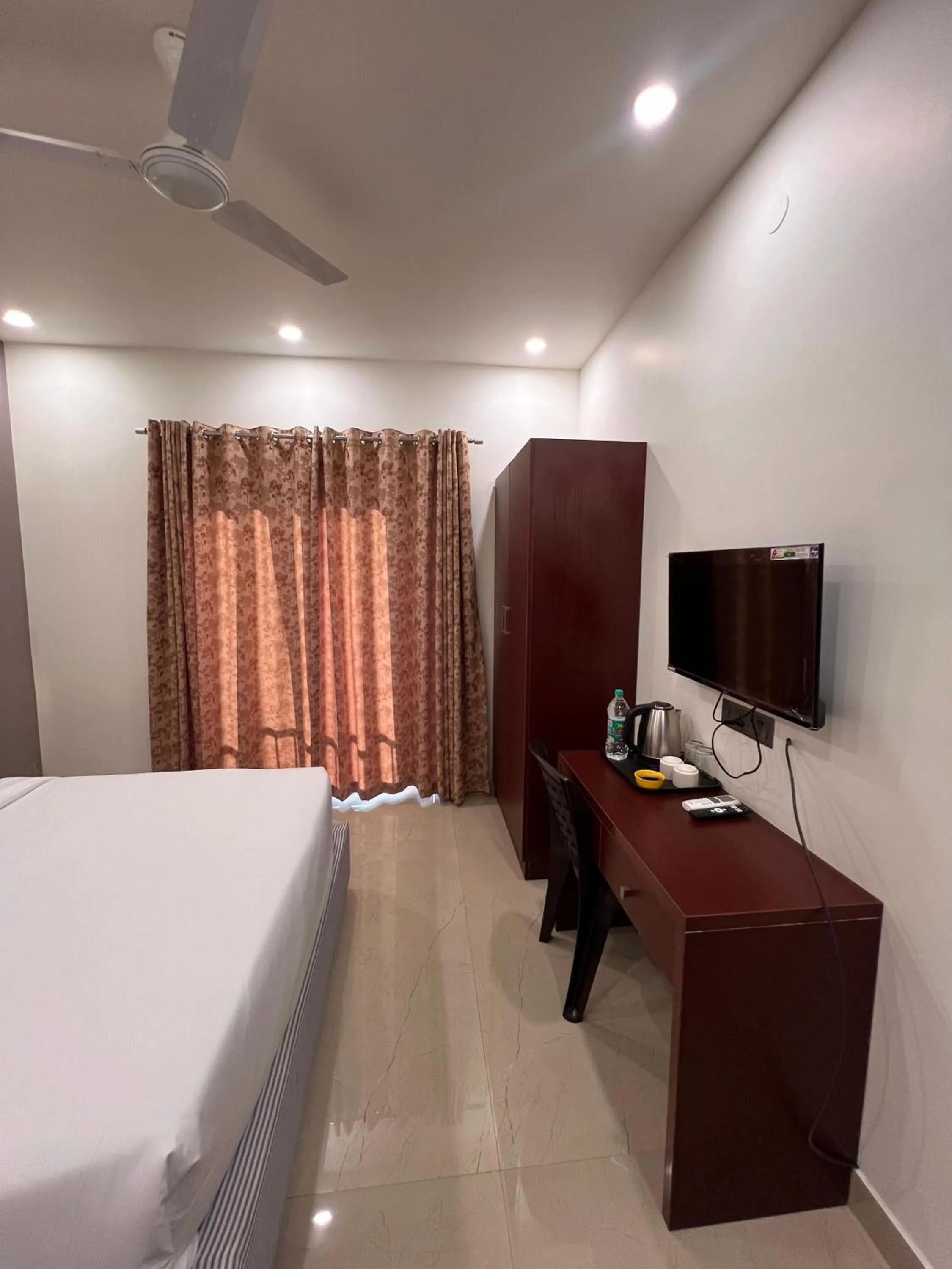 Bedroom, Bed in The Lotaz Hotel