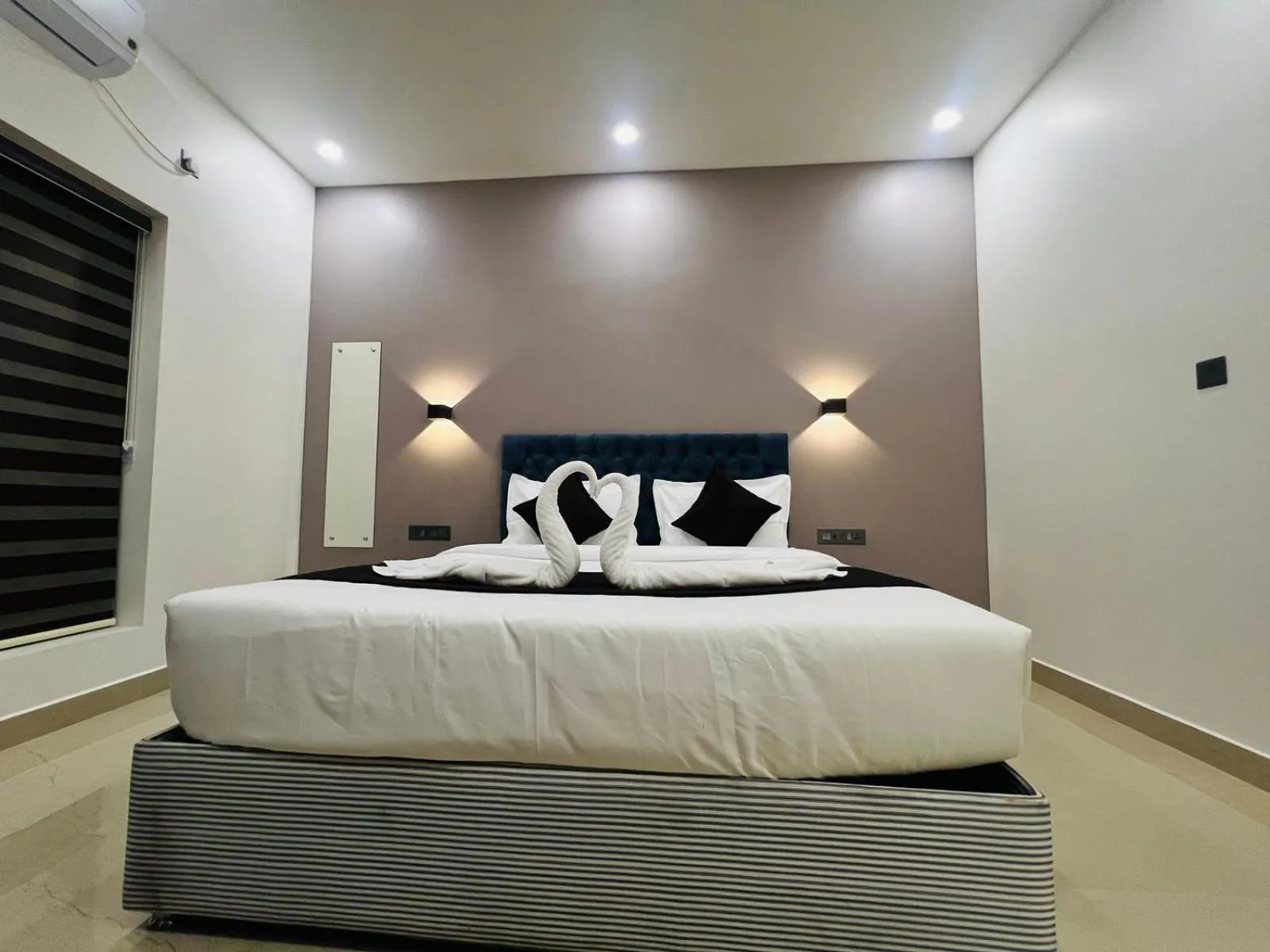 Bedroom, Bed in The Lotaz Hotel