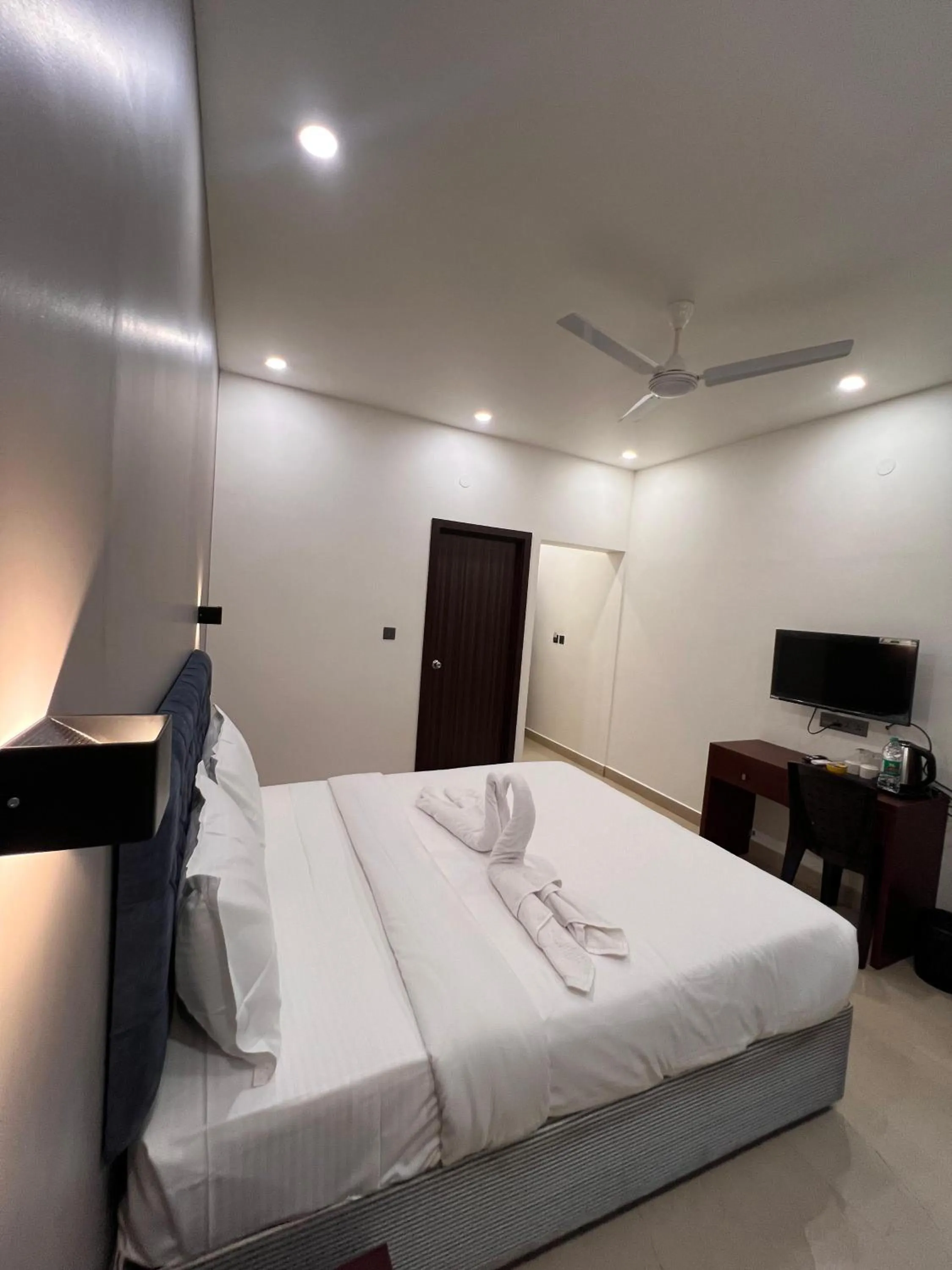 Bedroom, Bed in The Lotaz Hotel