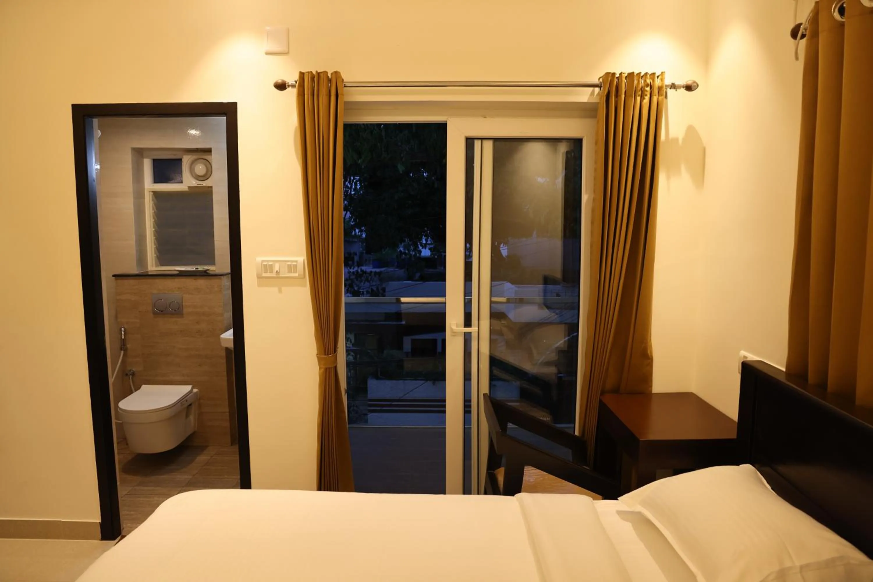 Balcony/Terrace, Bed in Vibha by Sri Lakshmi Homes