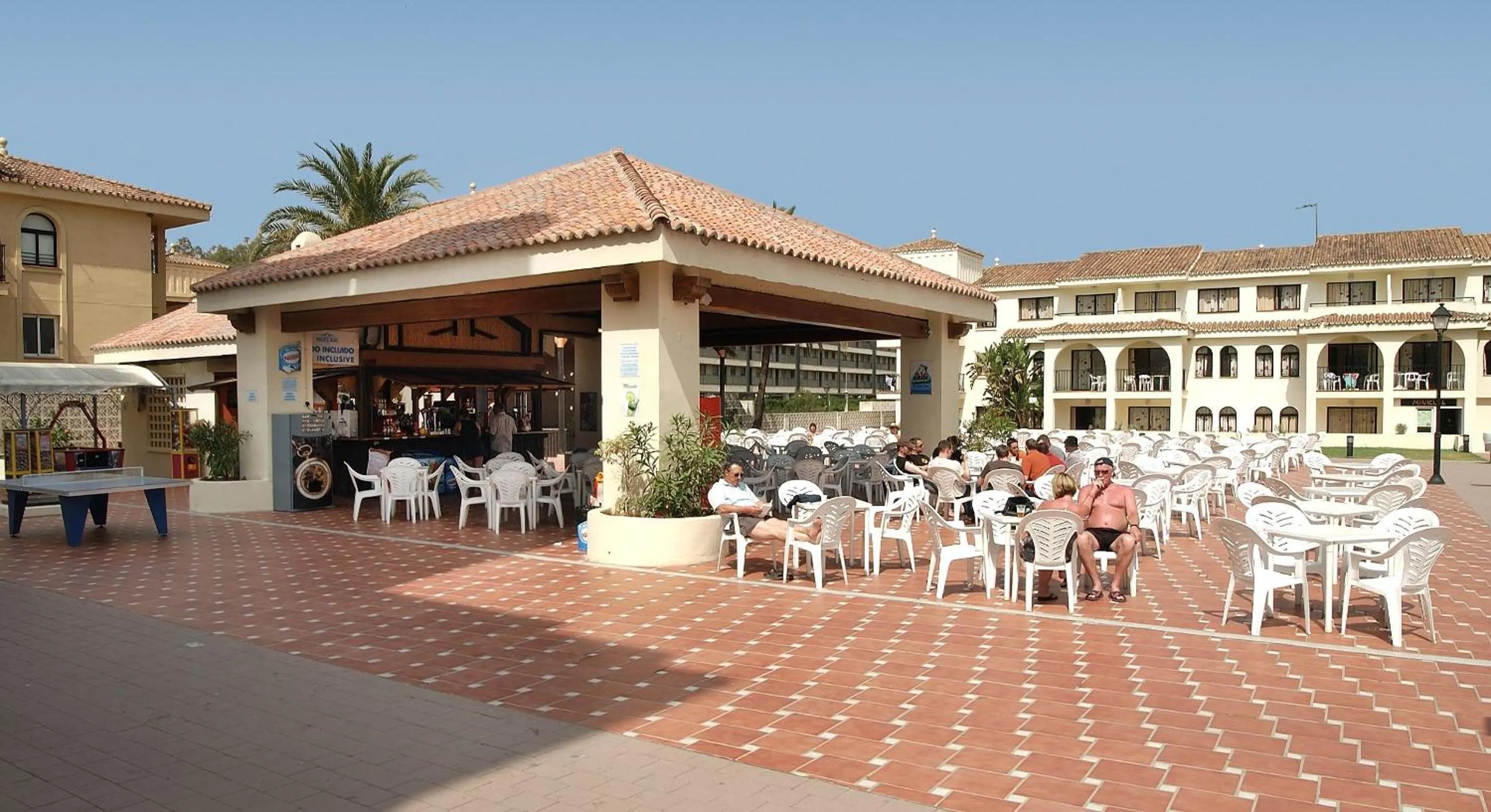 BBQ facilities in Hotel Puente Real