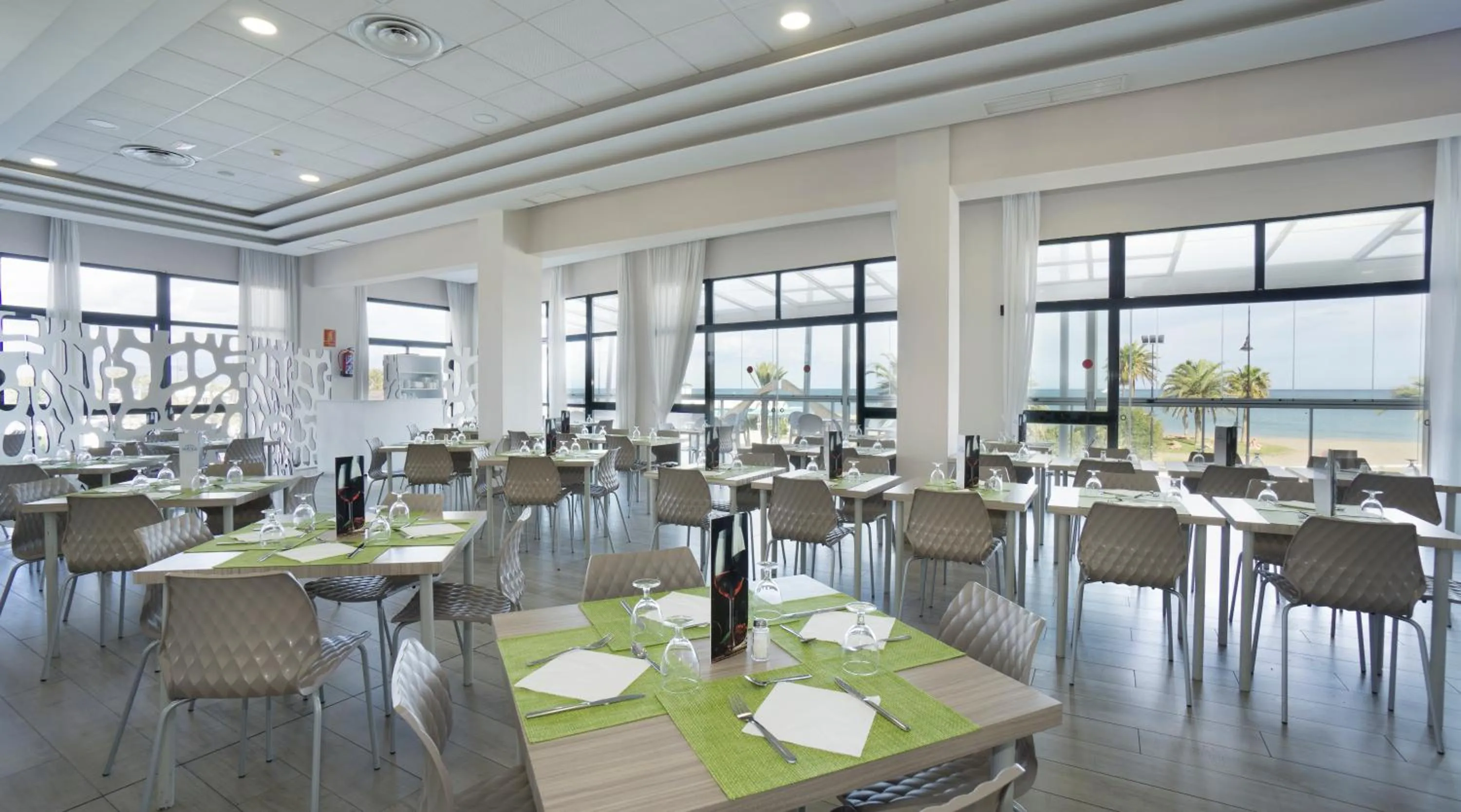 Restaurant/places to eat in Hotel Puente Real