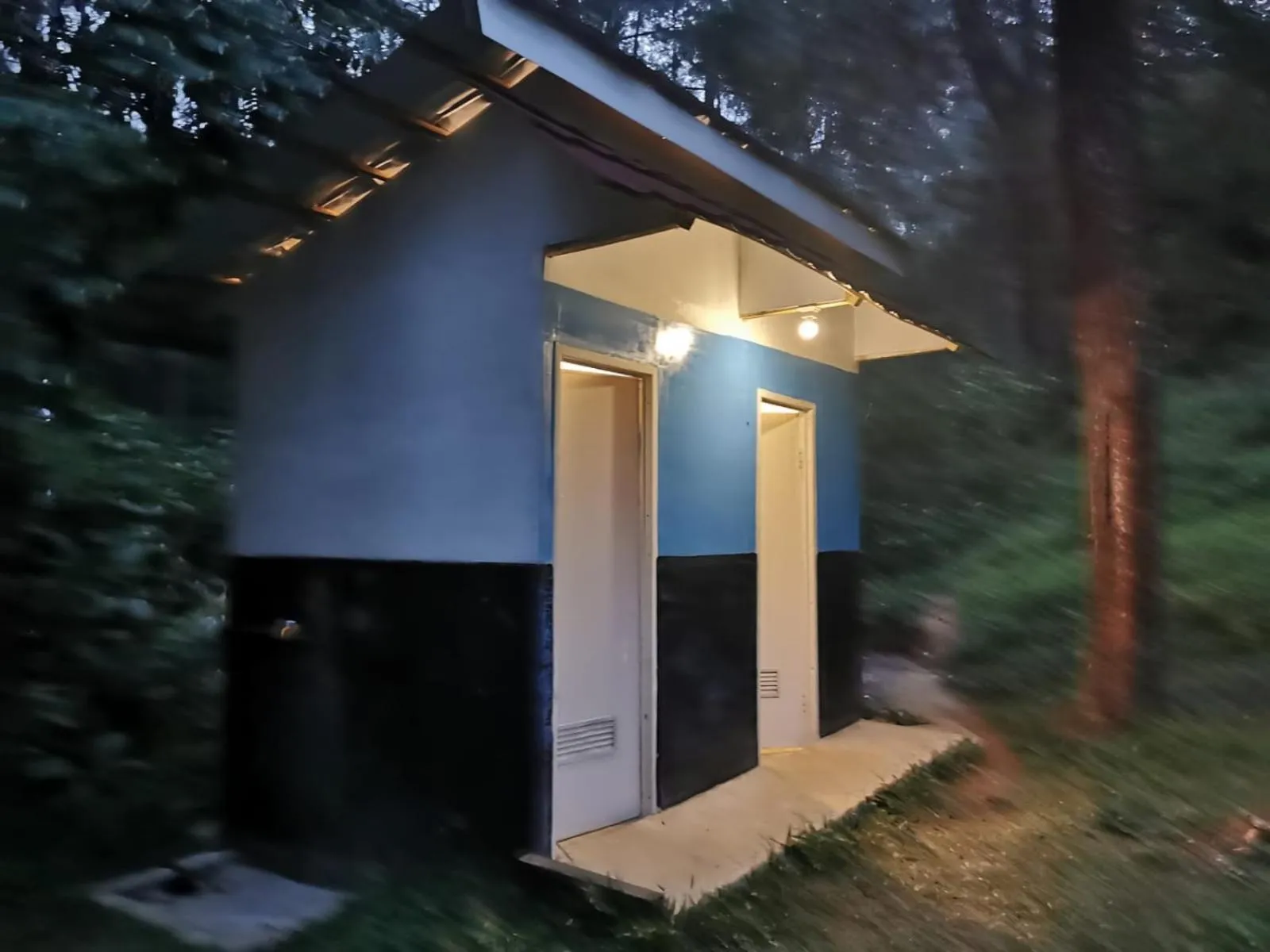 Bathroom in corak alam glamping