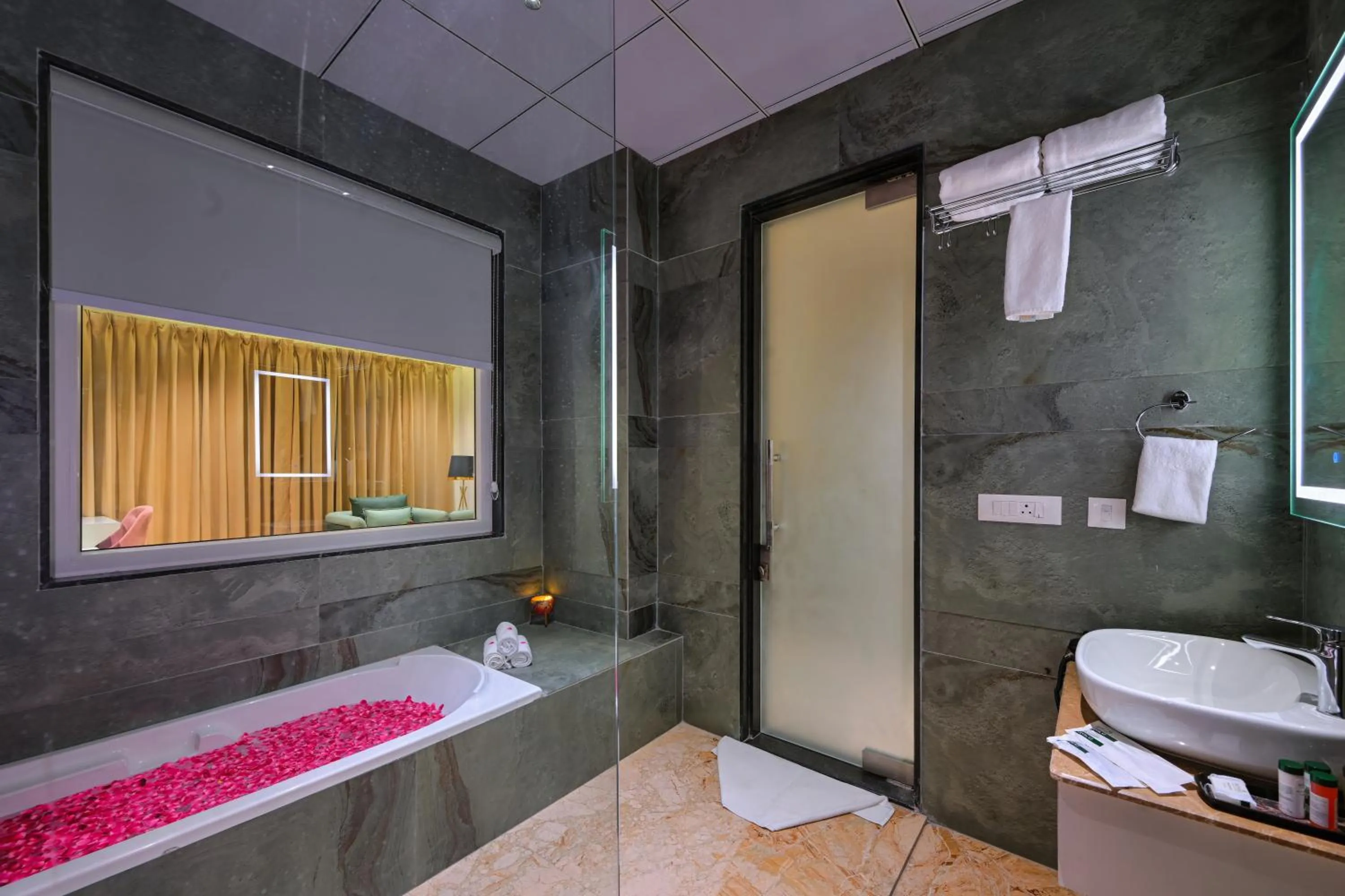 Hot Tub in Hotel Sun Ring