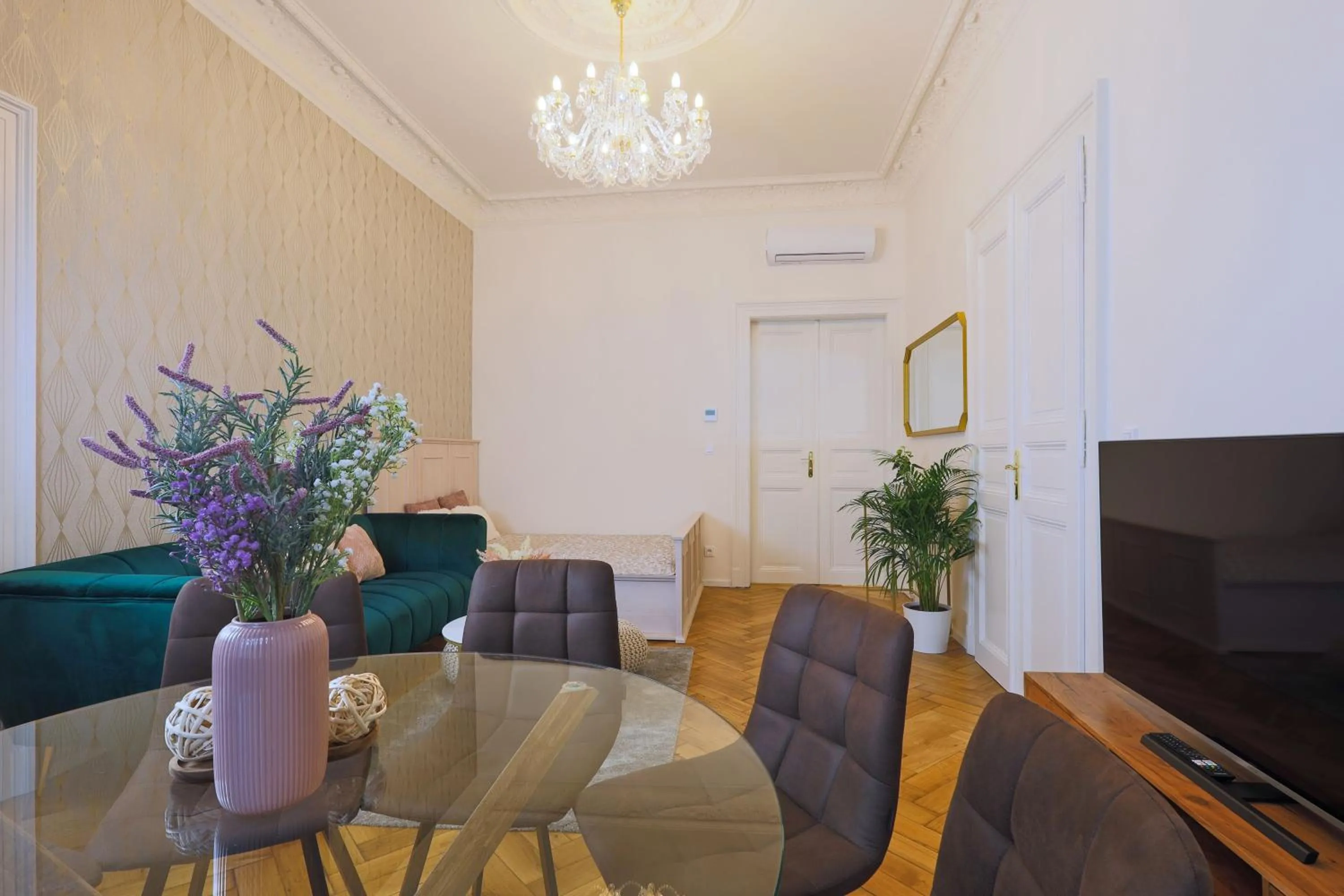 National Theatre Elegance Residence