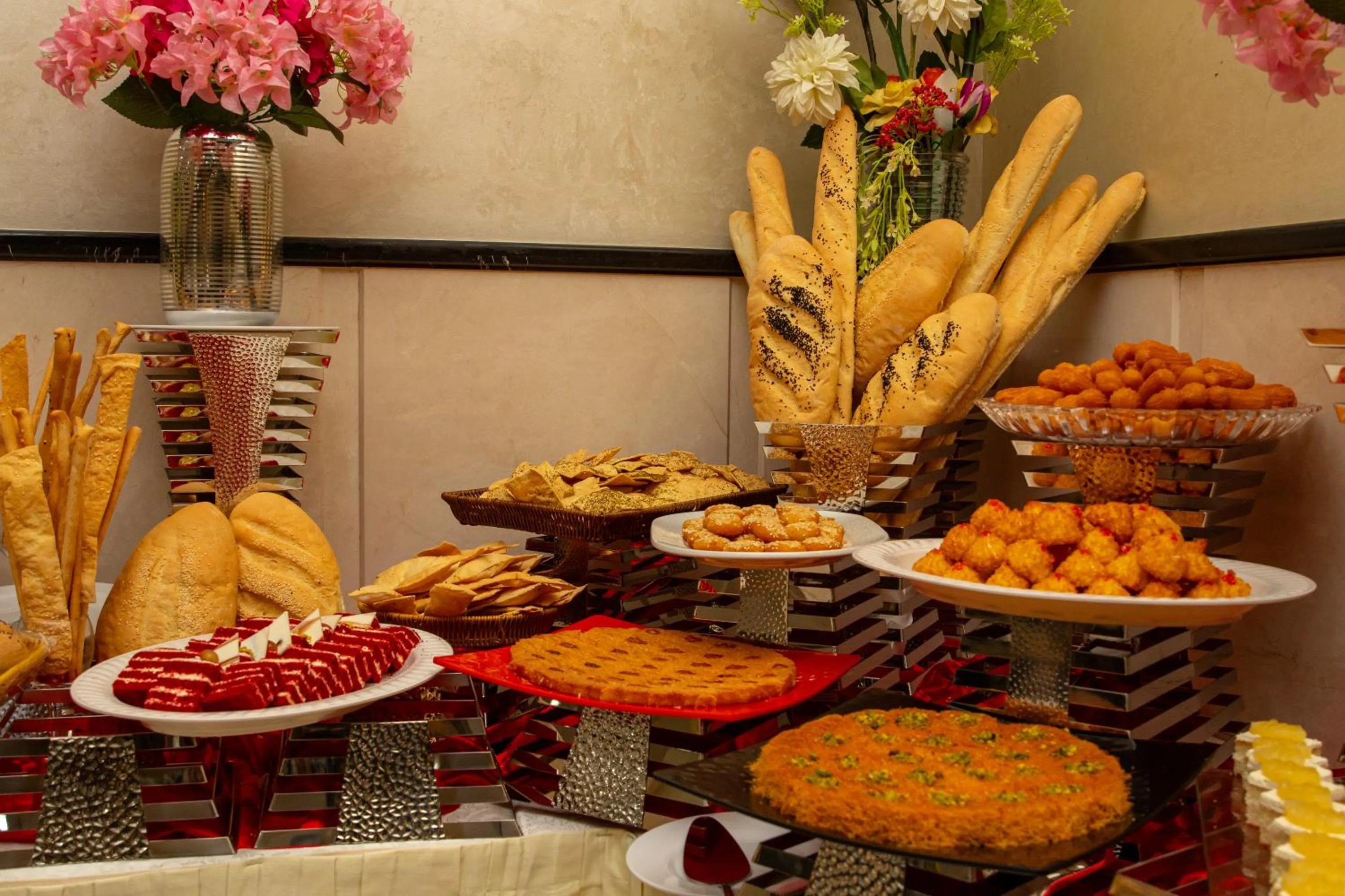 Restaurant/places to eat in Maysan Al Maqam Hotel