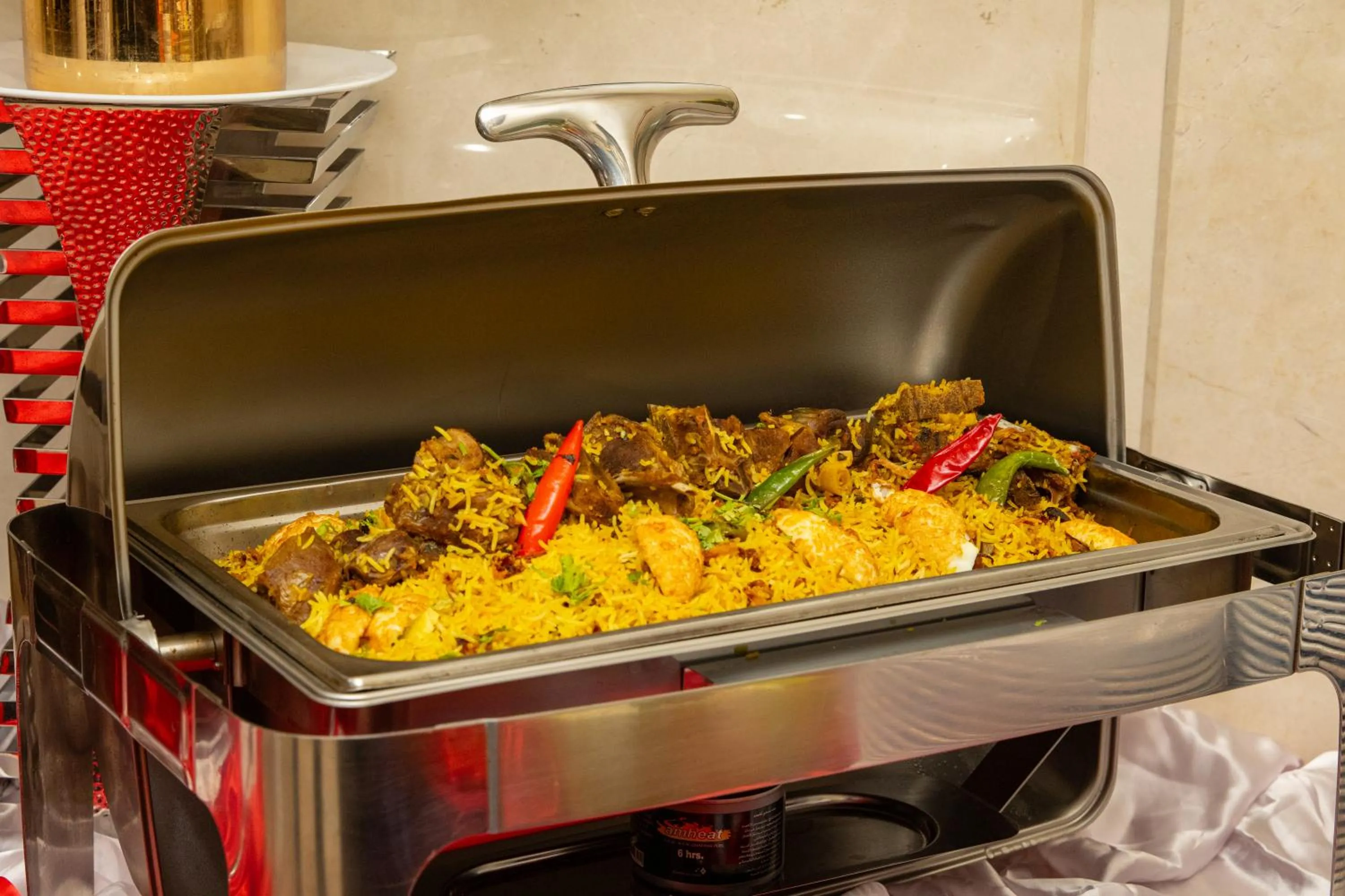 Restaurant/places to eat in Maysan Al Maqam Hotel