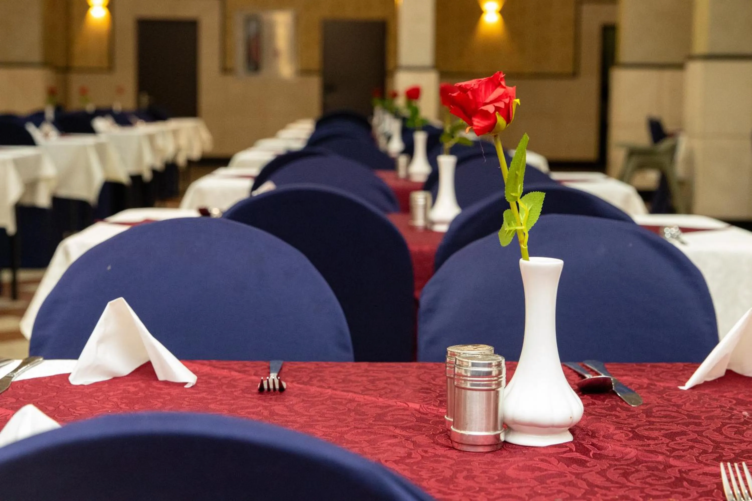 Restaurant/places to eat in Maysan Al Maqam Hotel