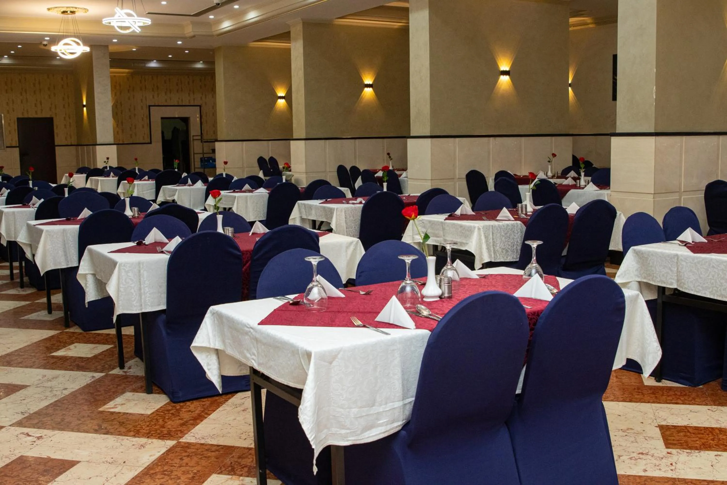 Restaurant/places to eat in Maysan Al Maqam Hotel