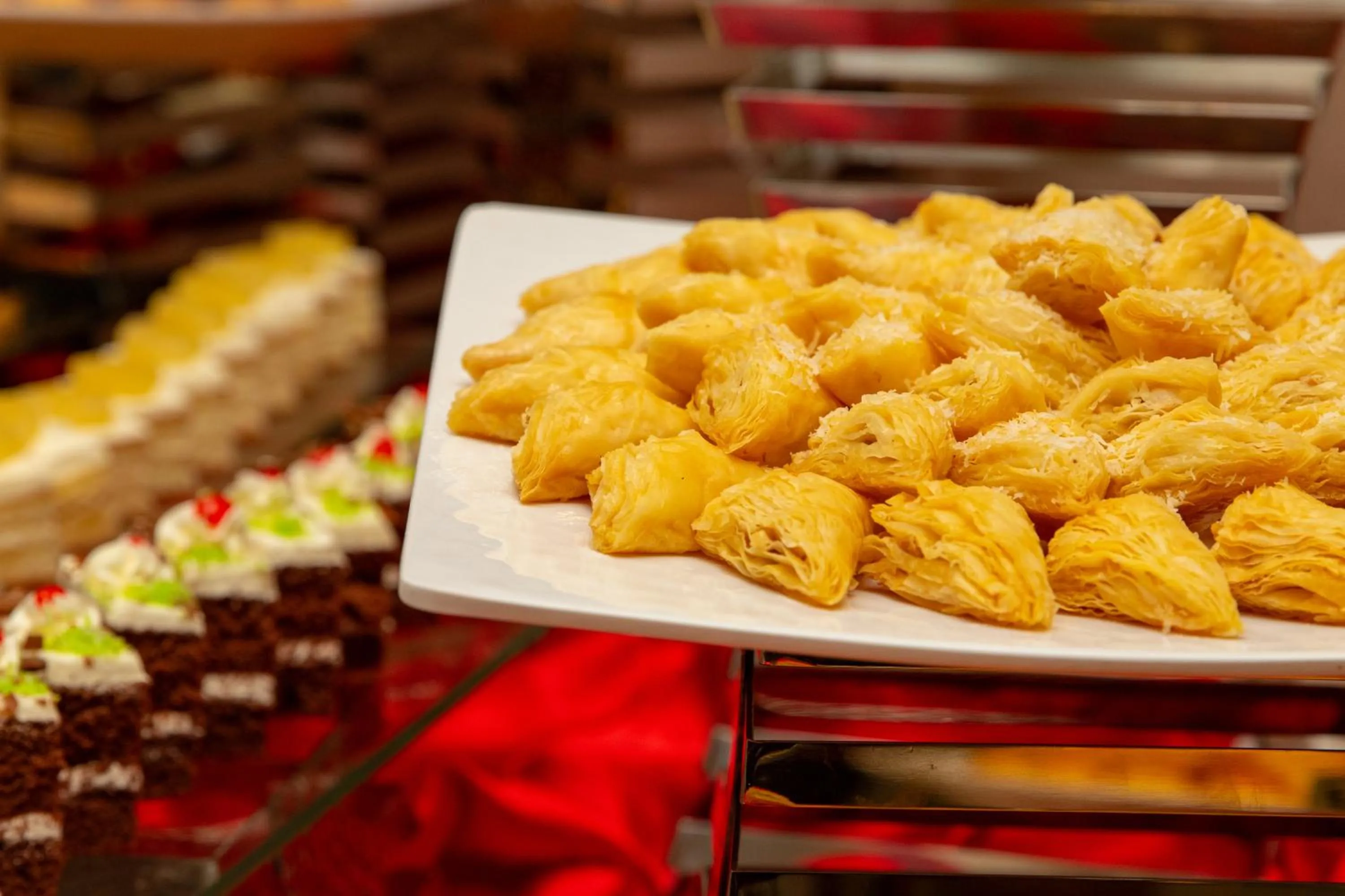 Restaurant/places to eat in Maysan Al Maqam Hotel