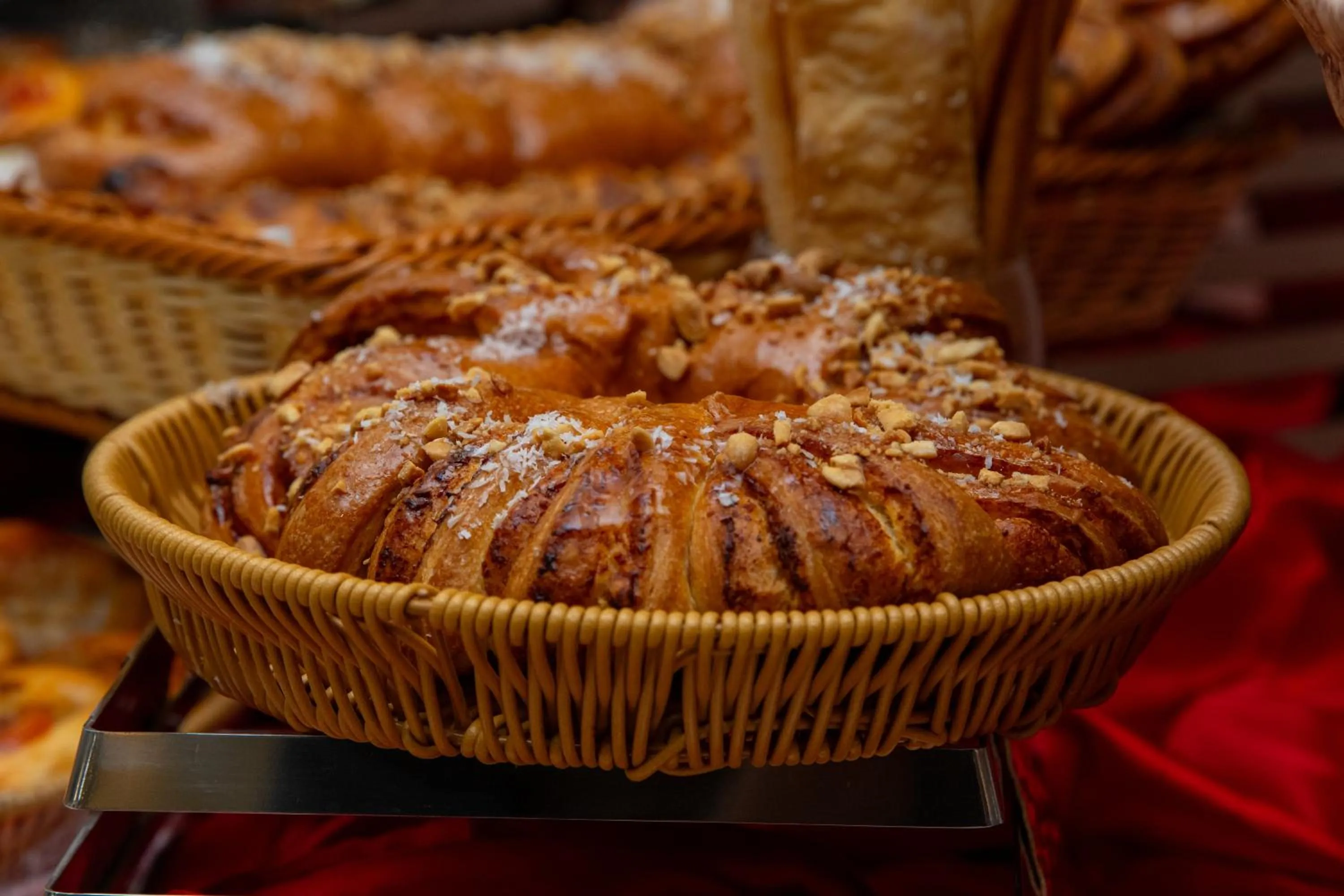 Buffet breakfast in Maysan Al Maqam Hotel