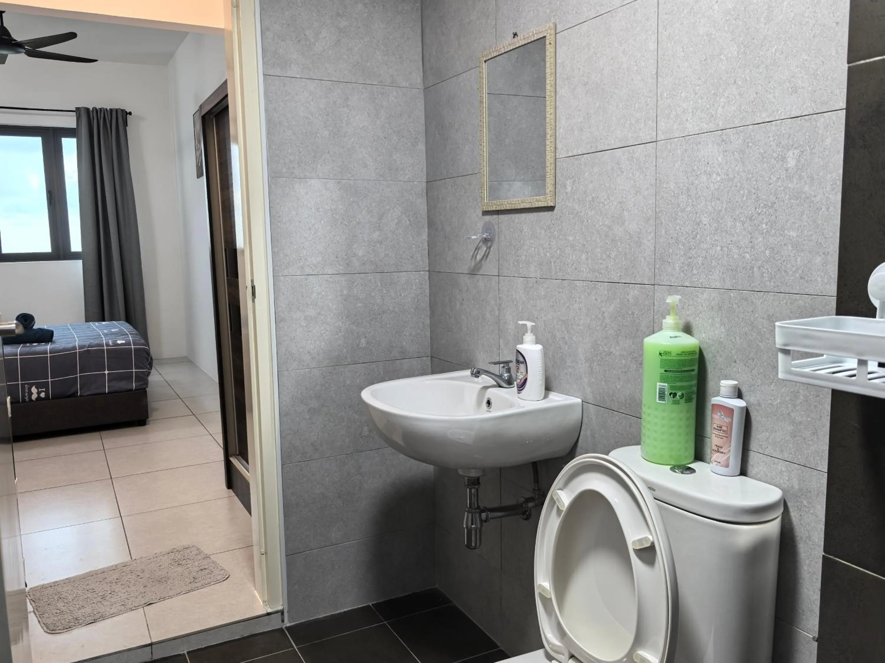 Bahagia Family House in Meritus