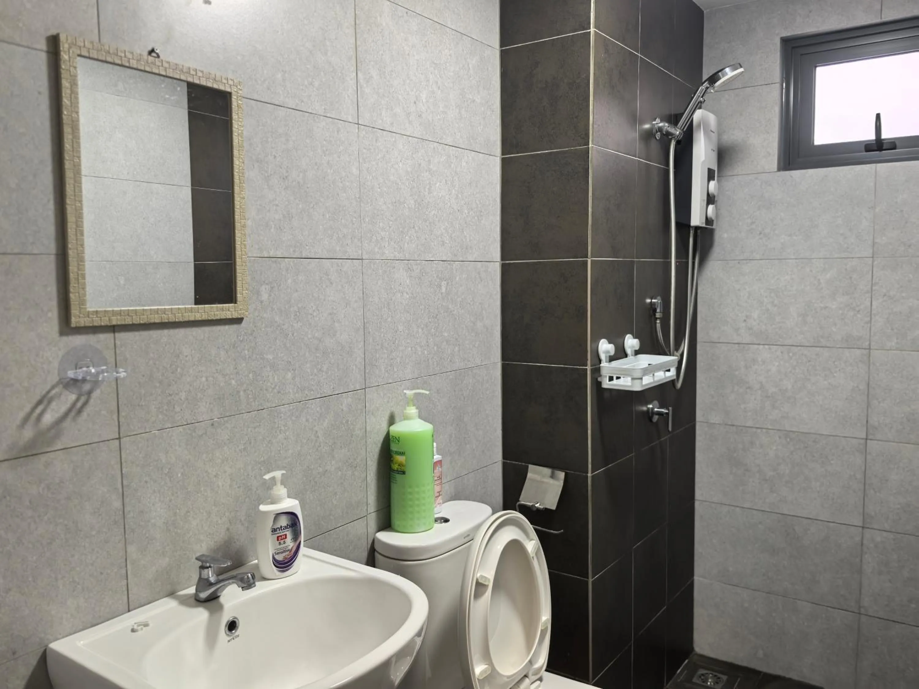 Bahagia Family House in Meritus