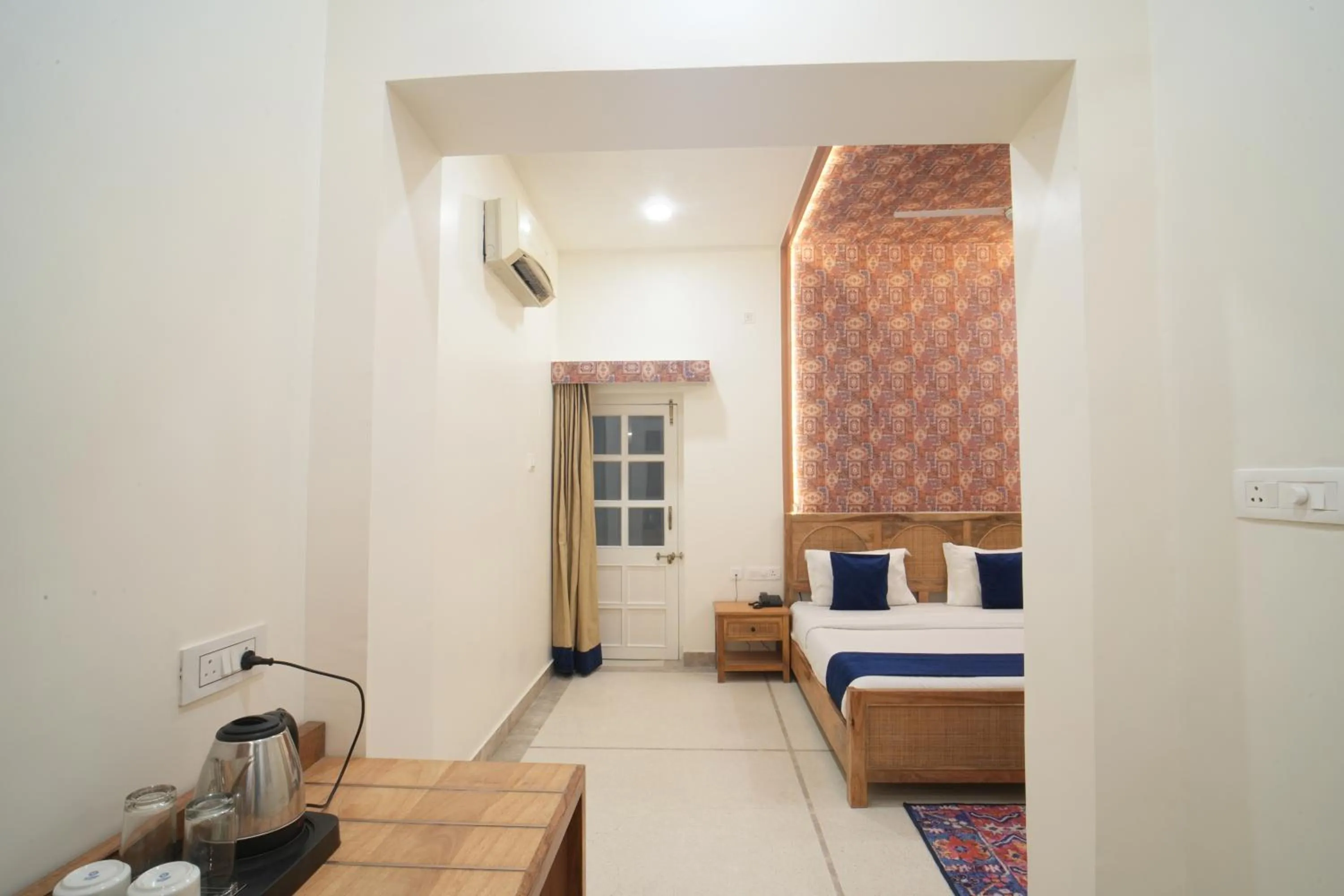 Coffee/tea facilities, Bed in The Marwar Hotel & Gardens