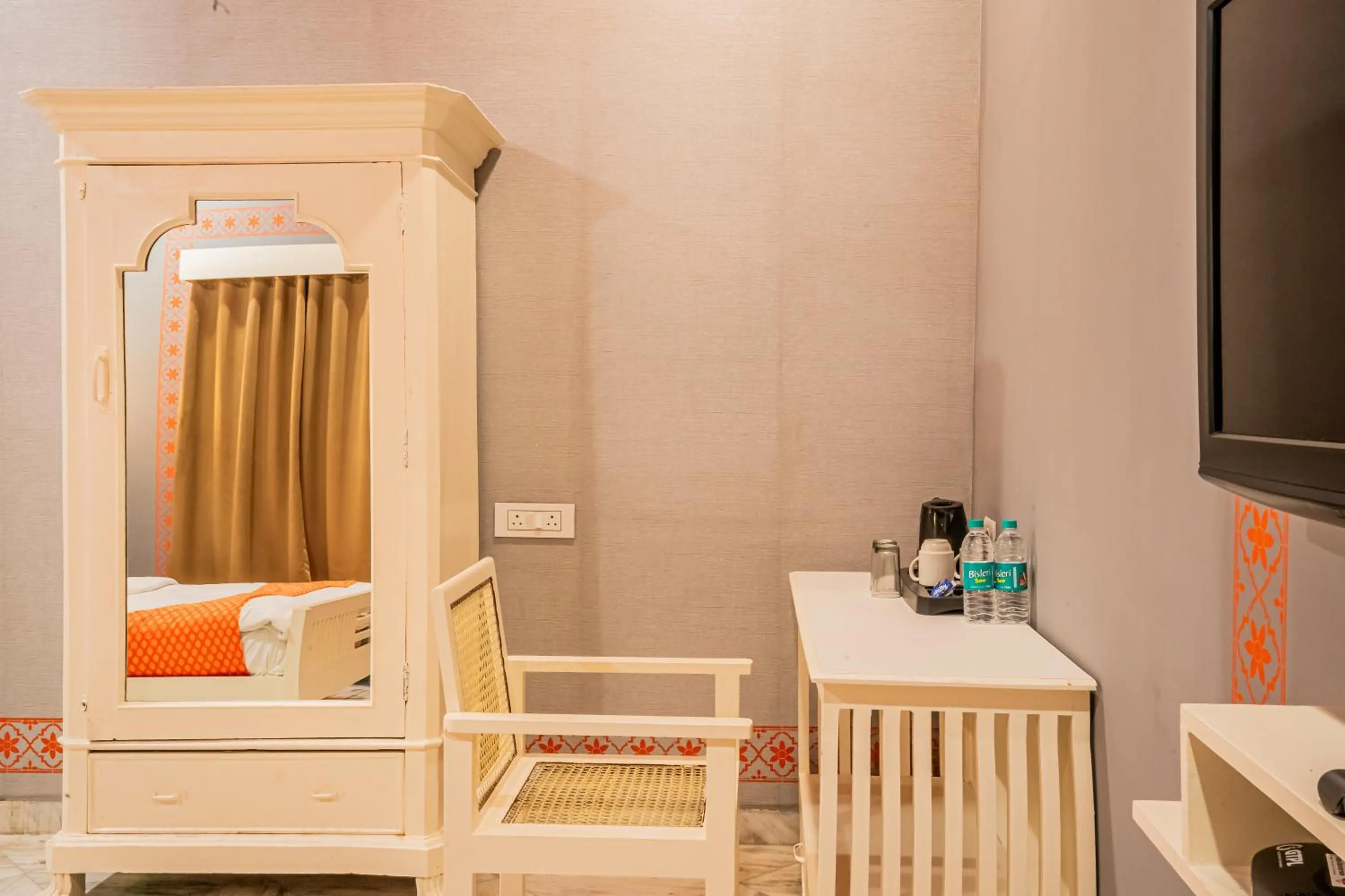 TV and multimedia, Bed in The Marwar Hotel & Gardens