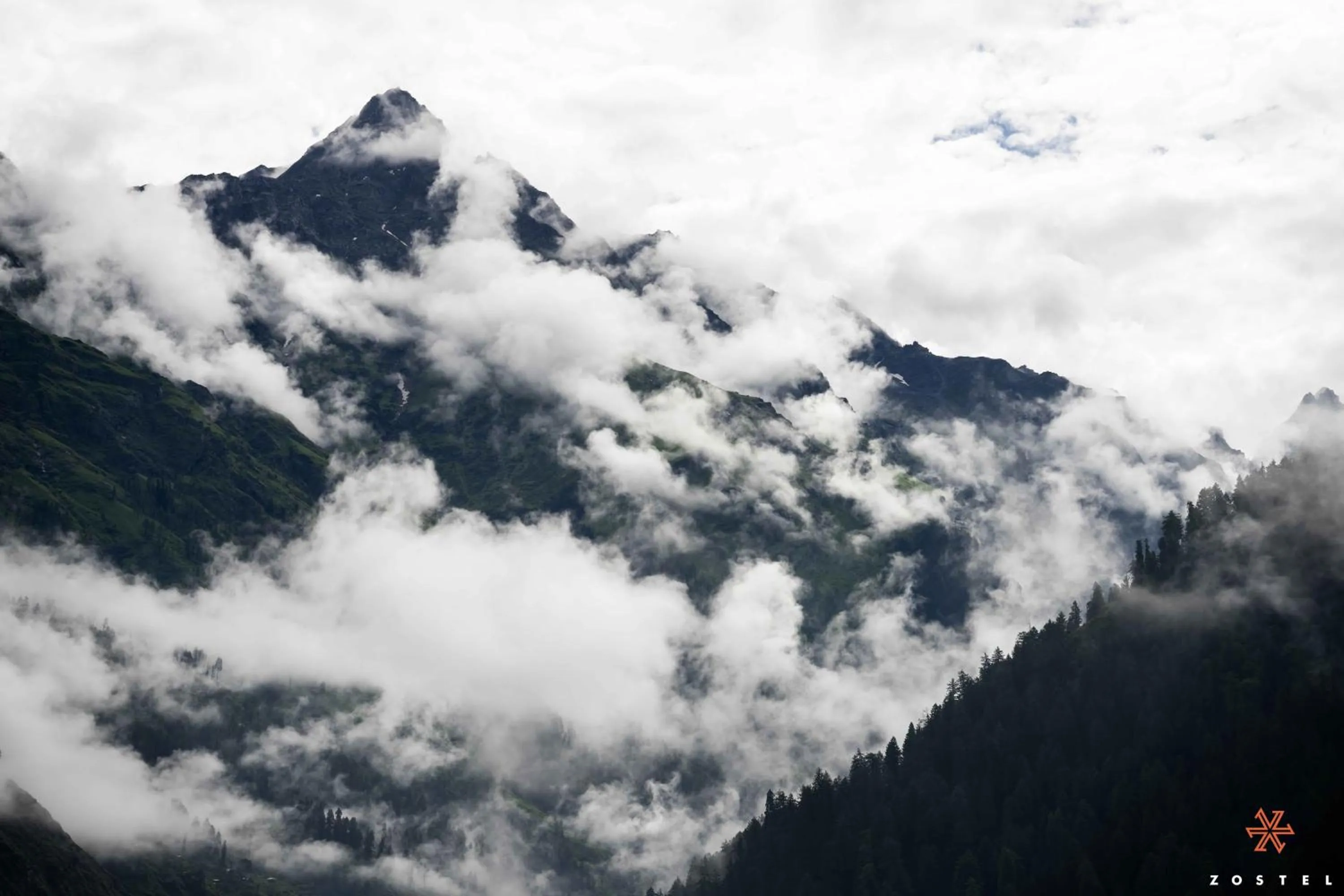Mountain view in Zostel Pulga