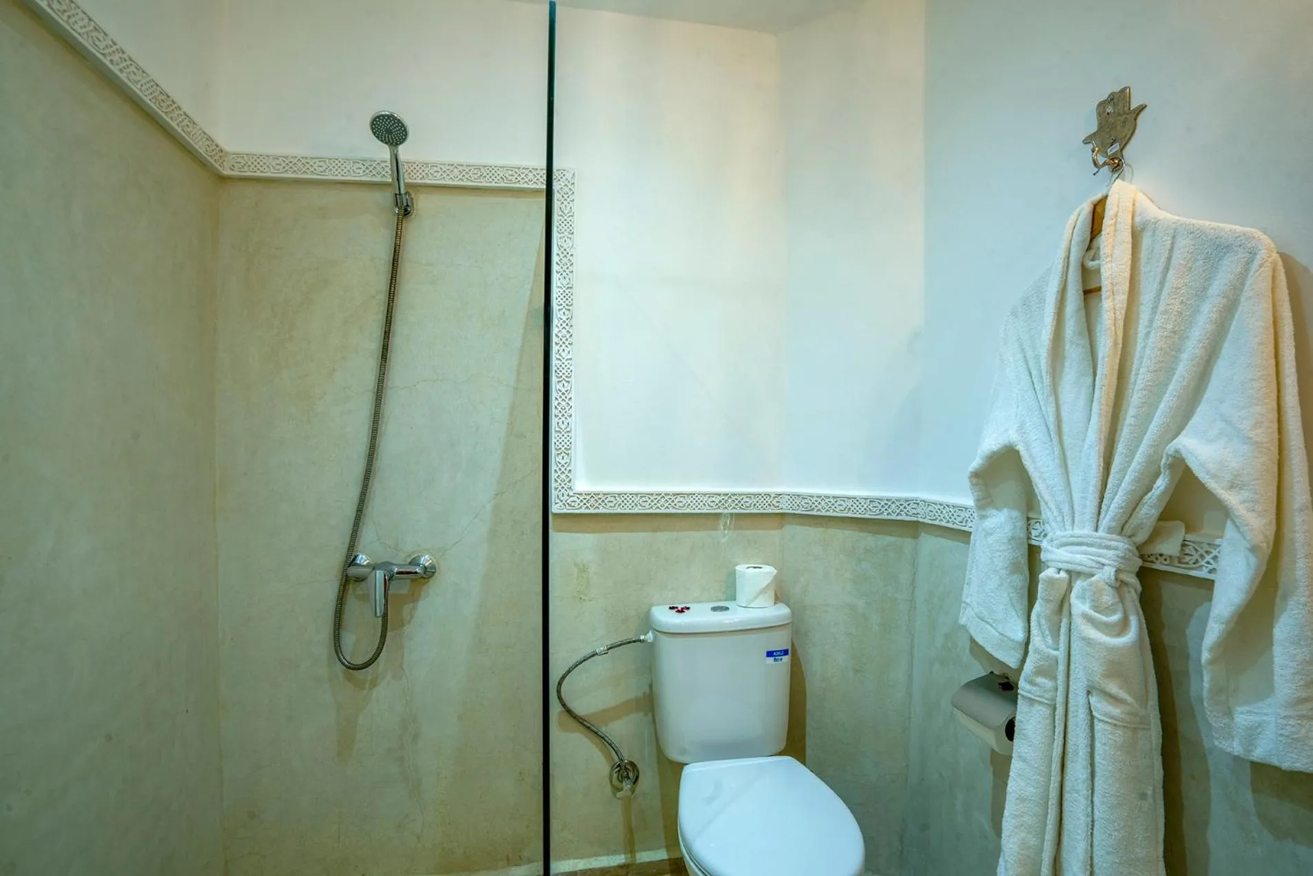 Shower in Riad Yalla habibi