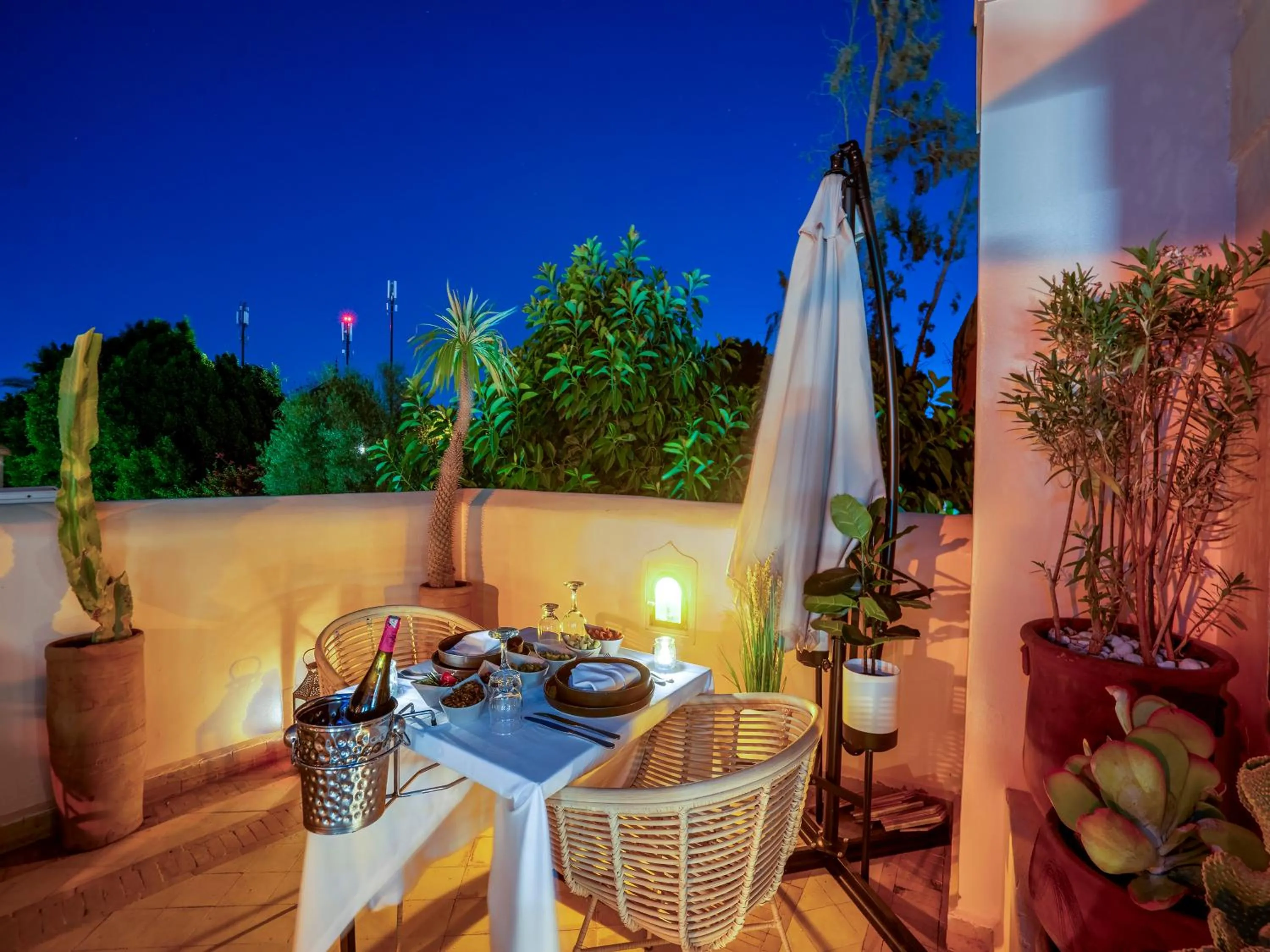 Restaurant/places to eat in Riad Yalla habibi