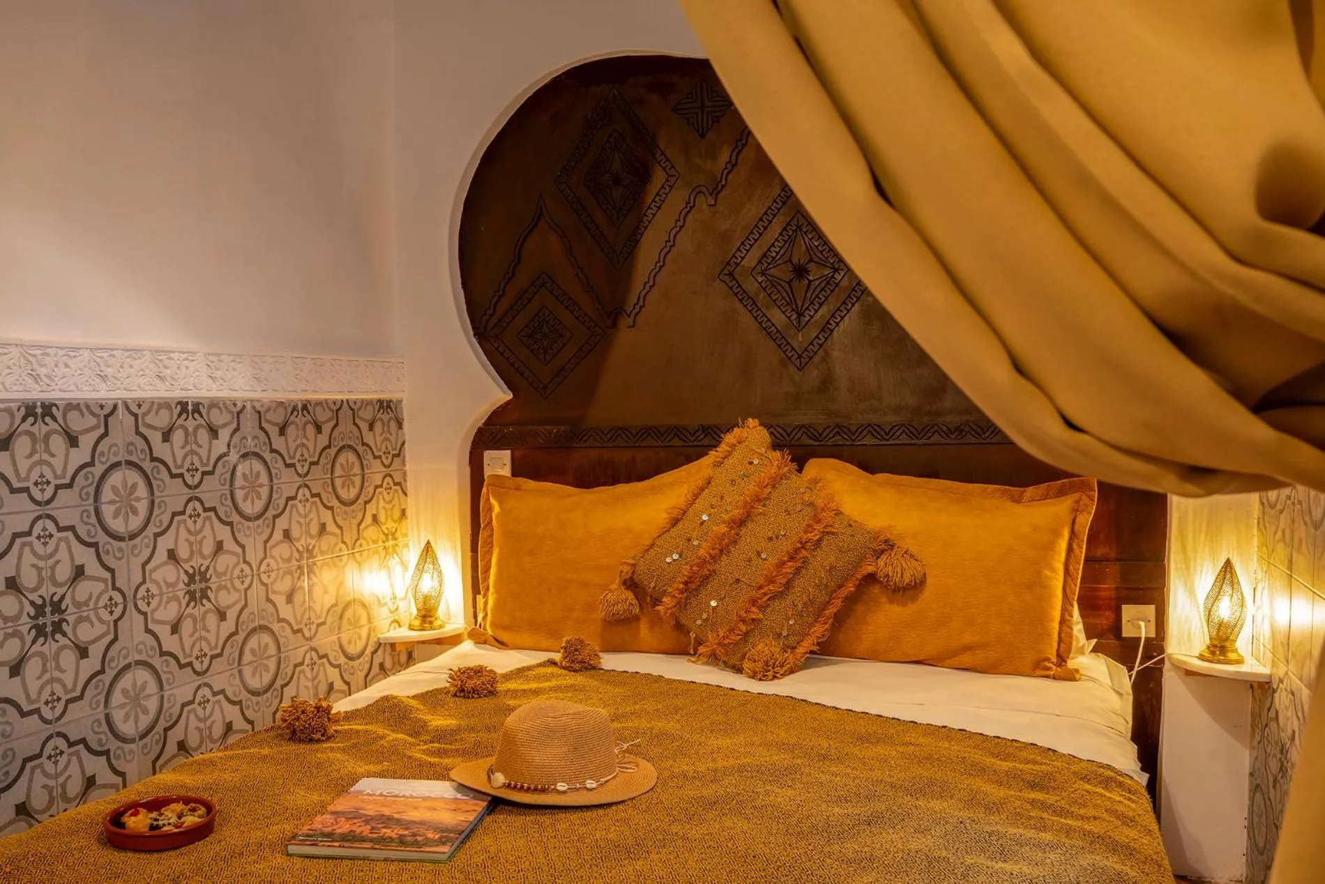 Photo of the whole room, Bed in Riad Yalla habibi