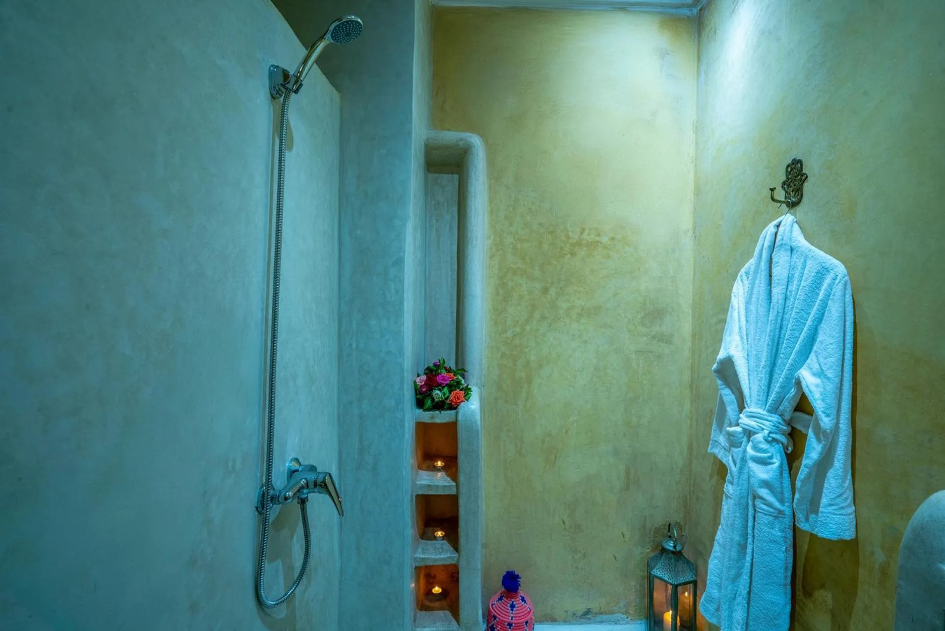 Shower in Riad Yalla habibi