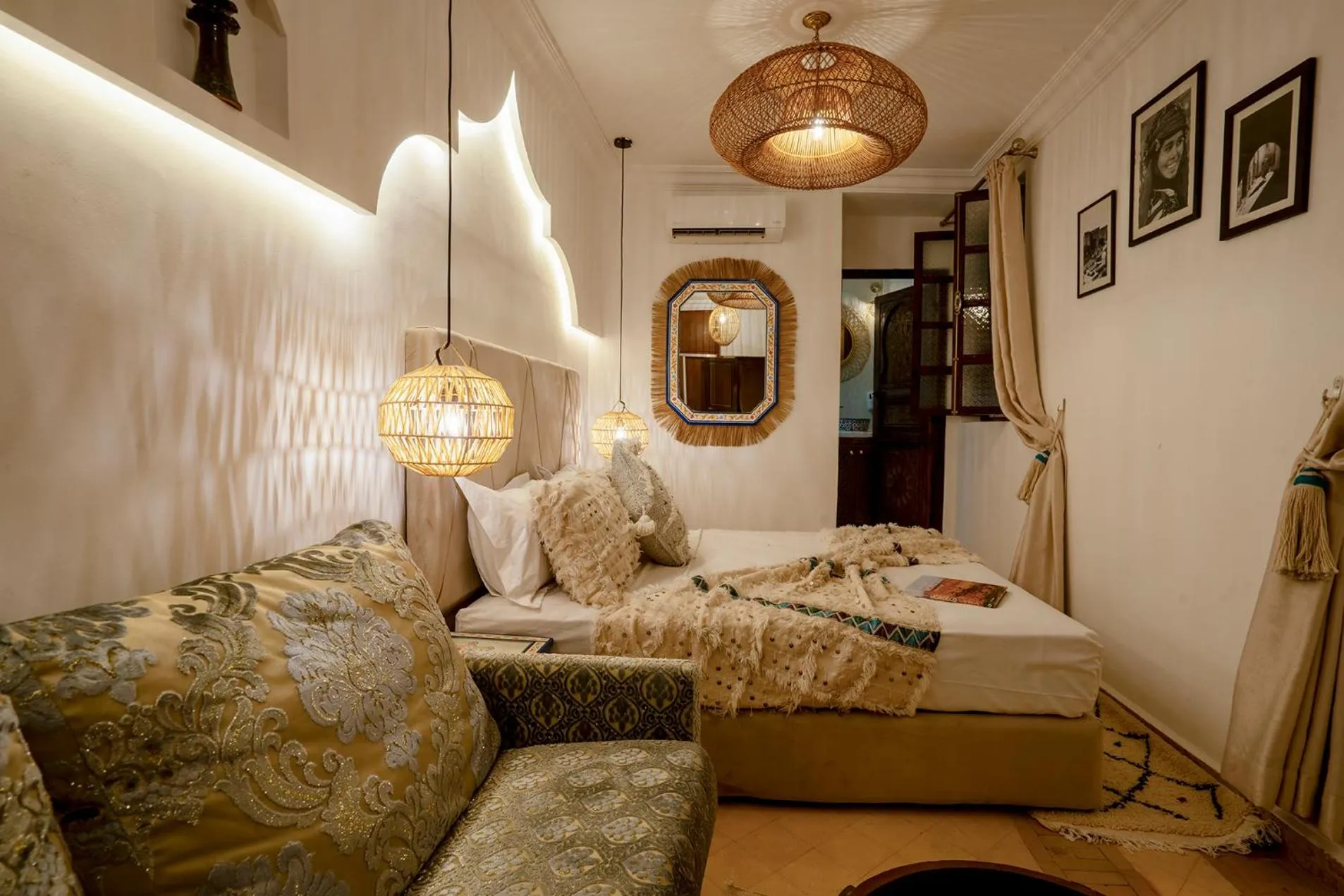 Living room, Bed in Riad Yalla habibi