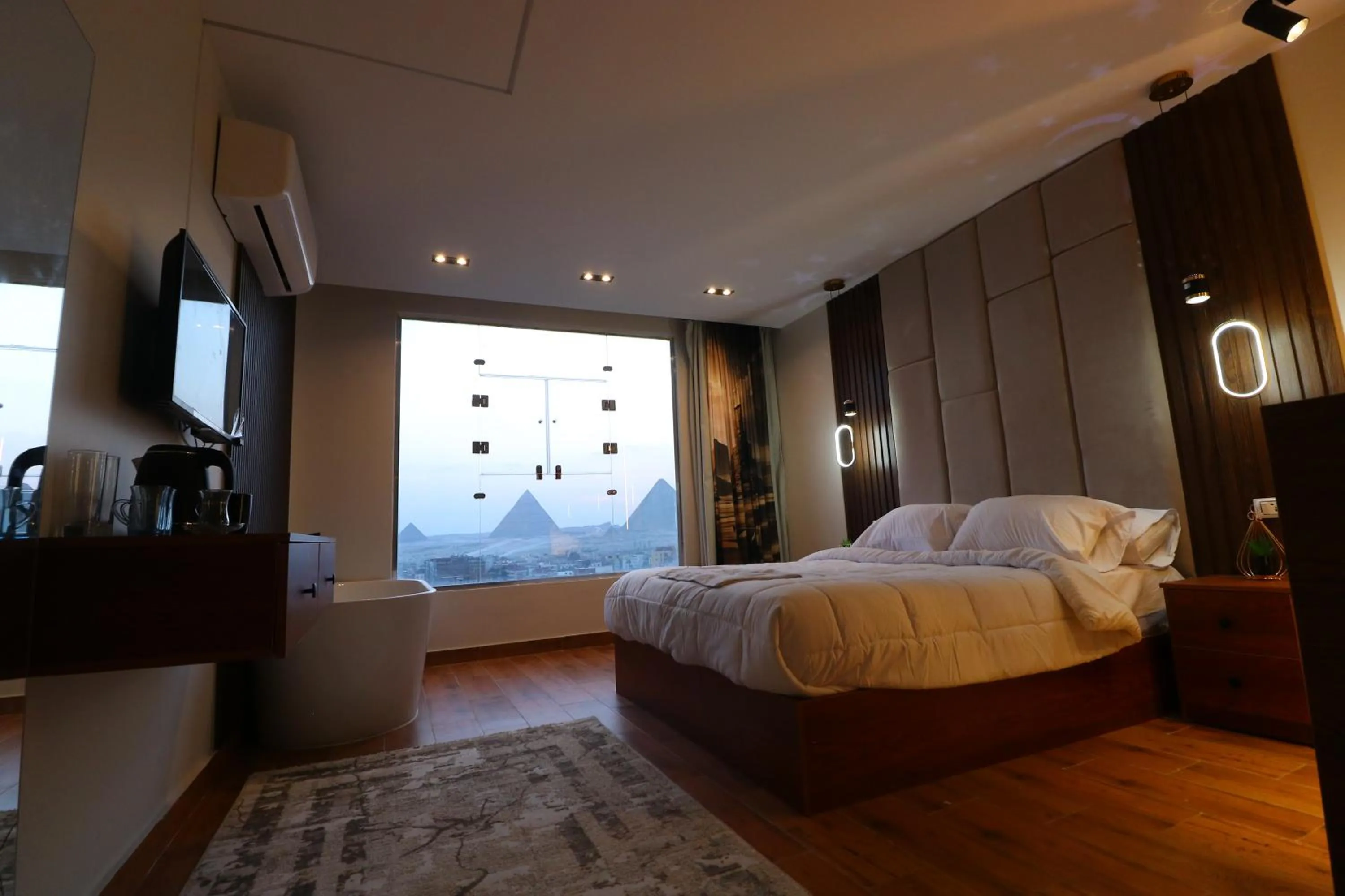 Photo of the whole room, Bed in Pyramids Skyline Hotel Cairo