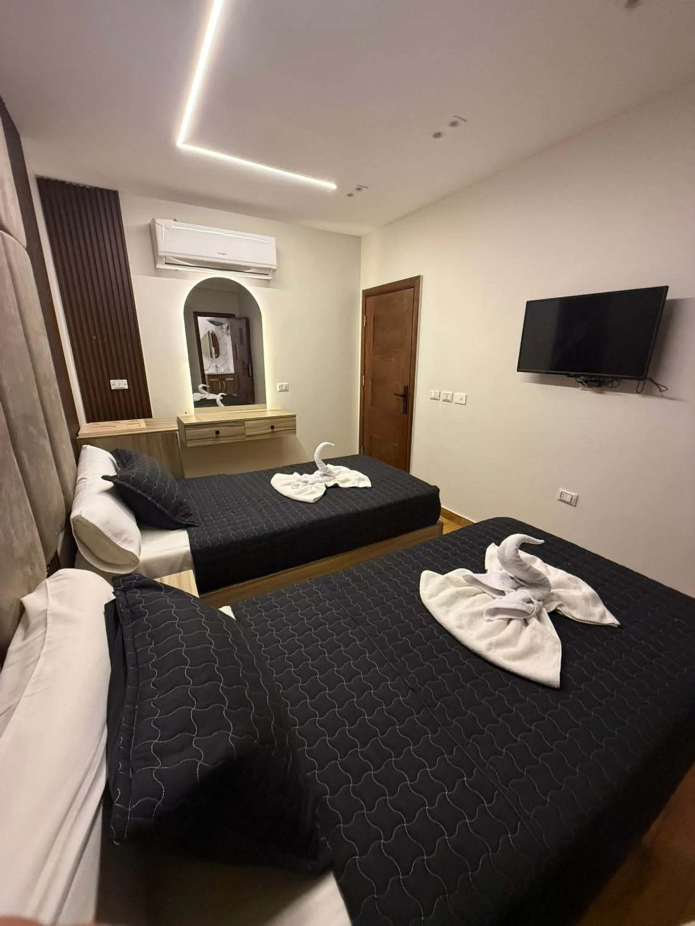 Photo of the whole room, Bed in Pyramids Skyline Hotel Cairo