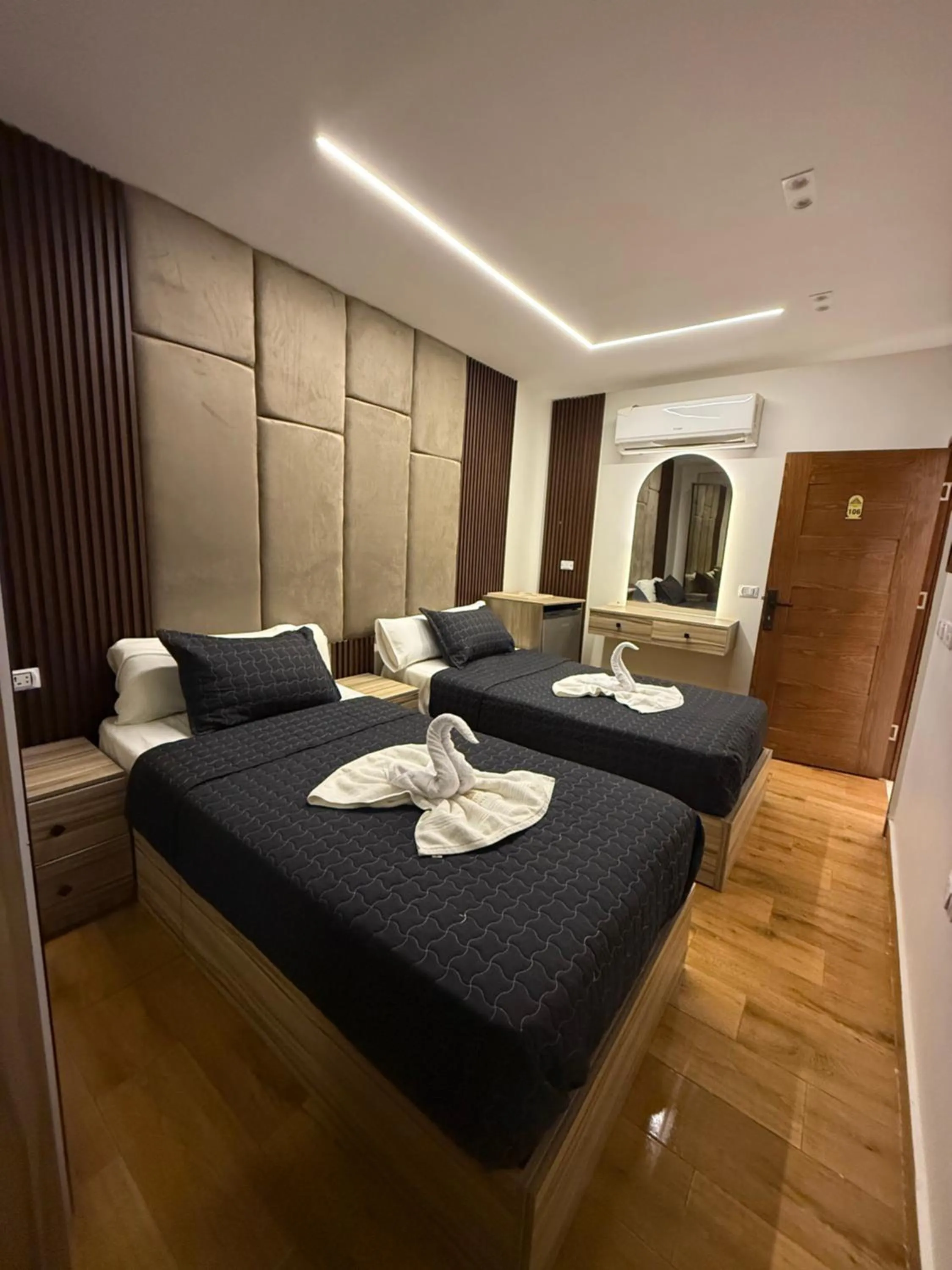 Photo of the whole room, Bed in Pyramids Skyline Hotel Cairo