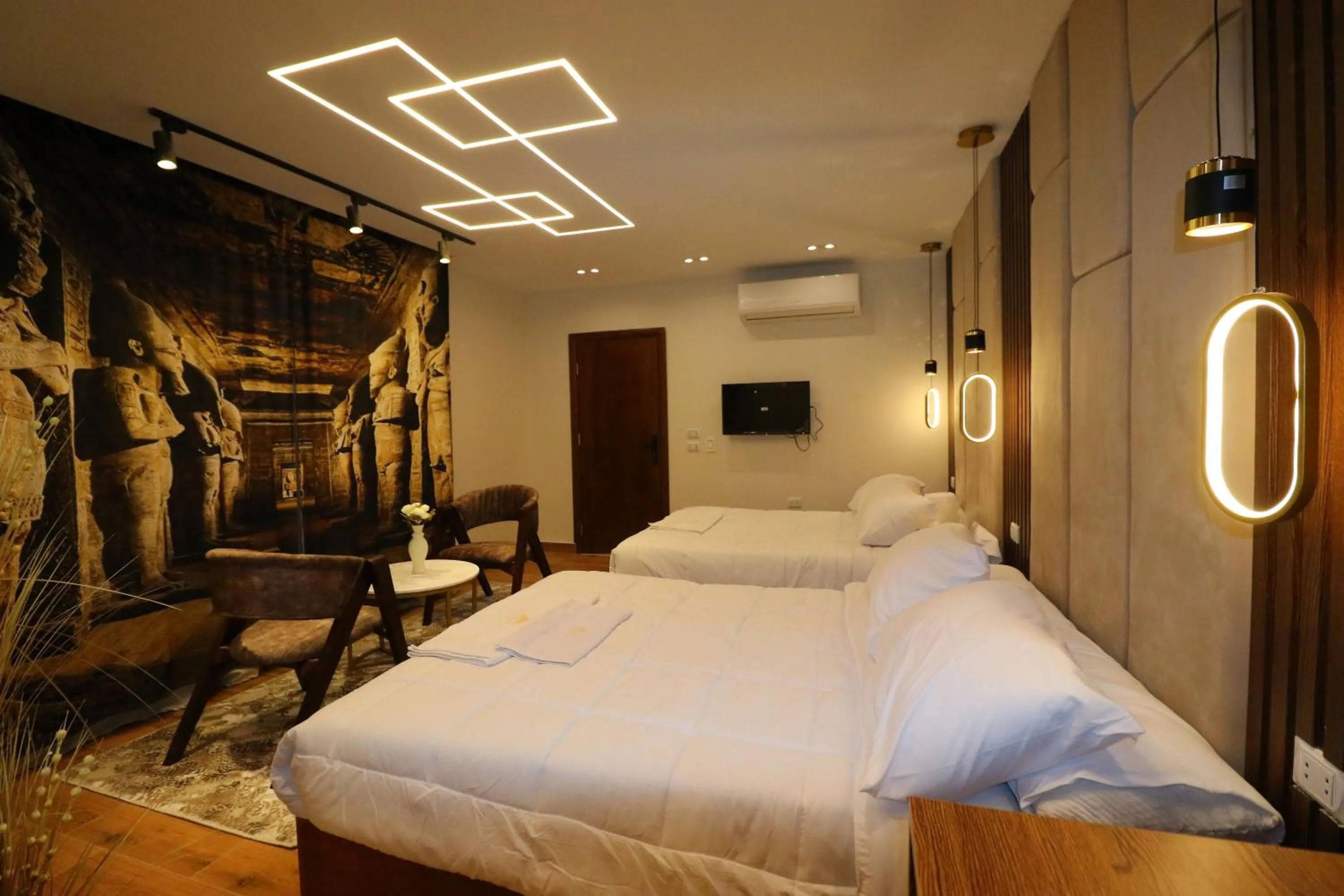 Photo of the whole room, Bed in Pyramids Skyline Hotel Cairo