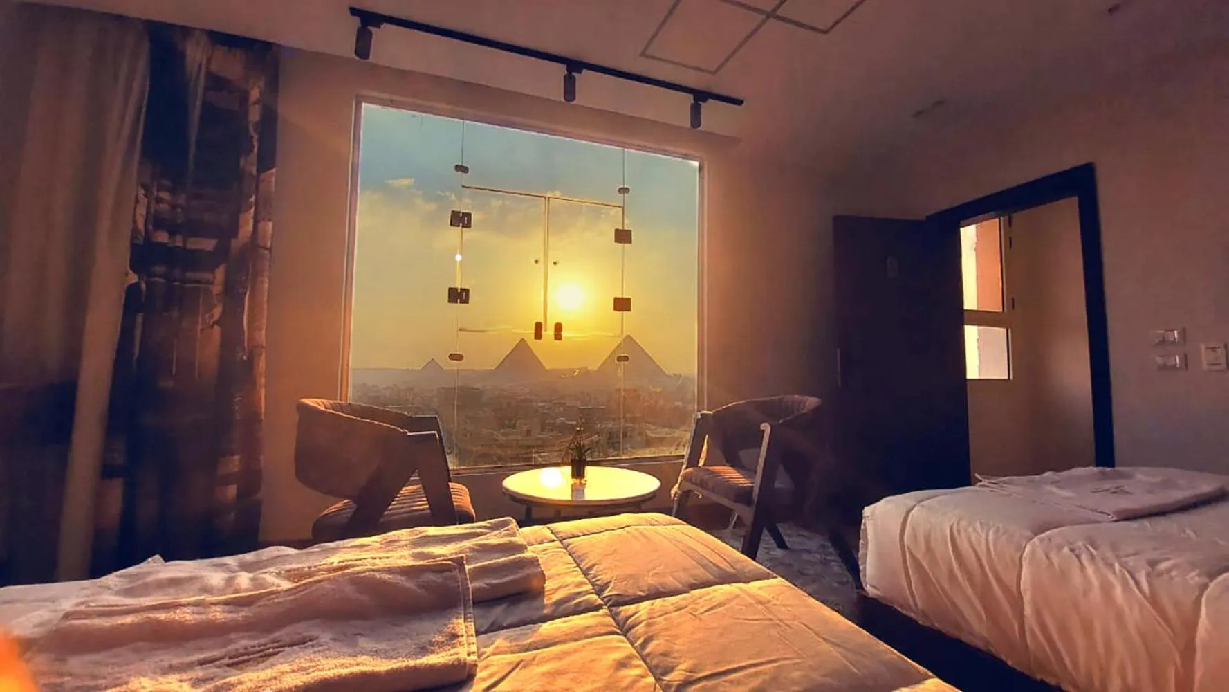 Photo of the whole room, Bed in Pyramids Skyline Hotel Cairo